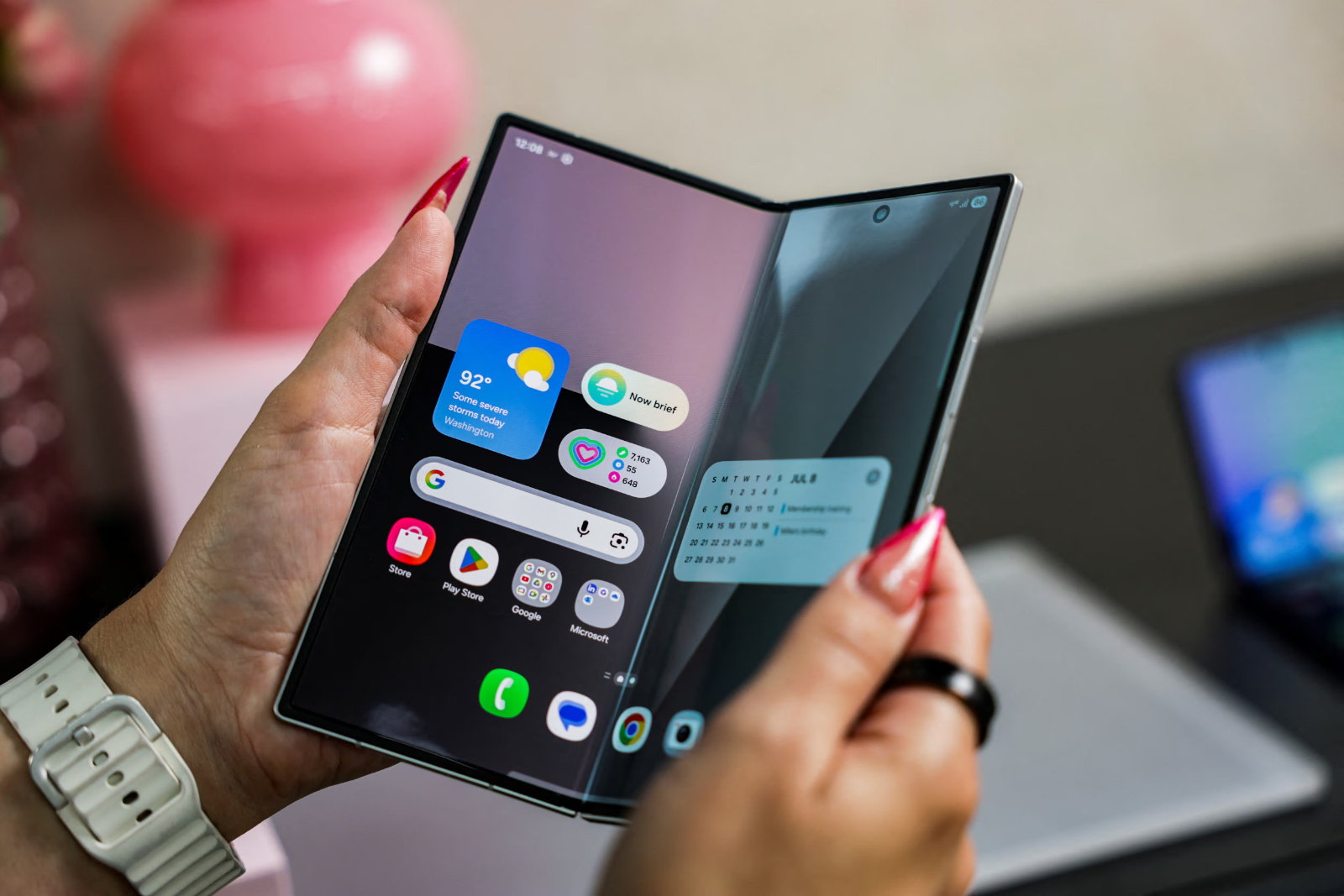 Galaxy Z Fold7 chứng minh smartphone gập bắt đầu hút khách - Ảnh 1.