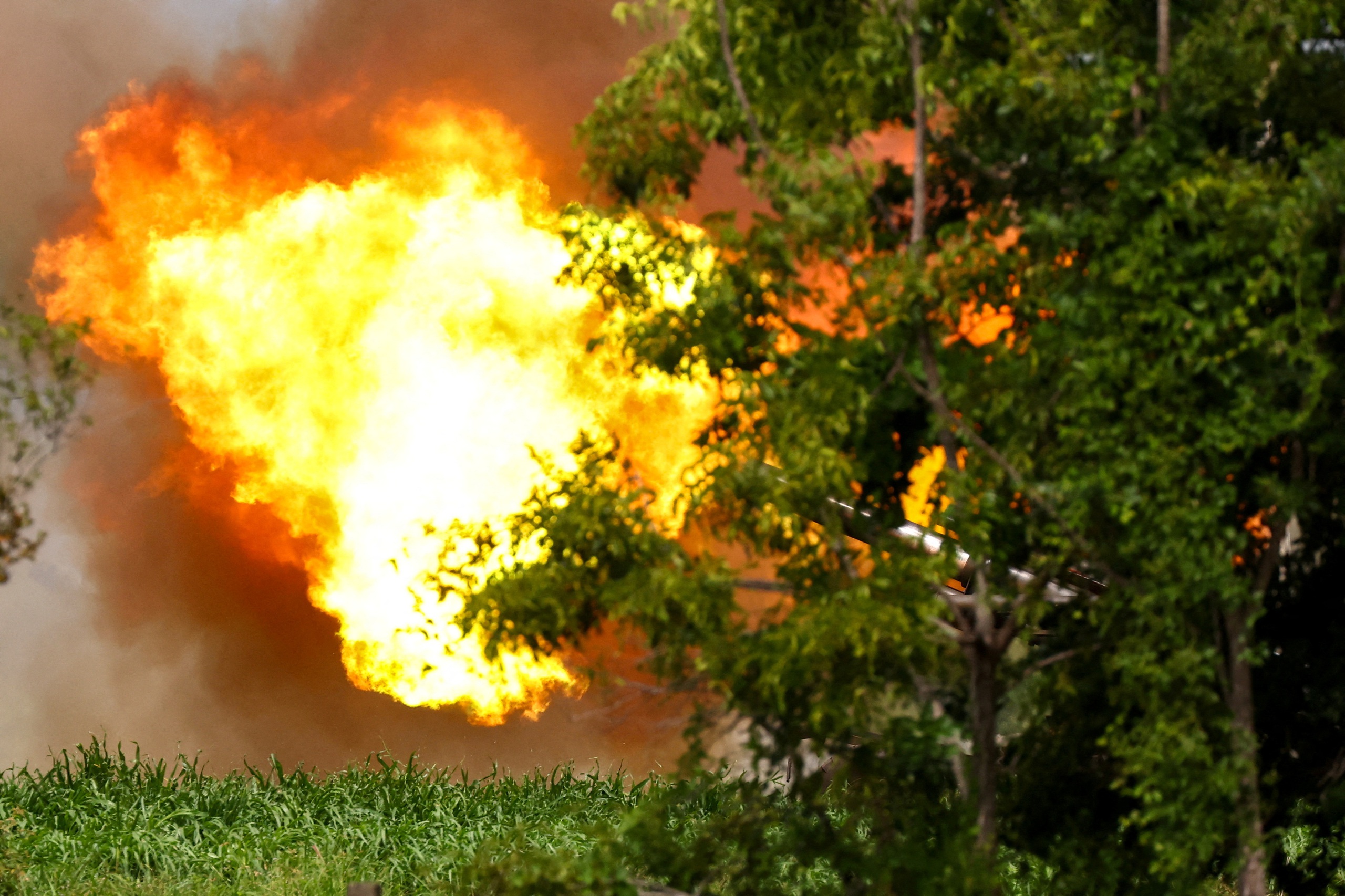 Thủ tướng Campuchia nói Thái Lan đã đồng ý ngừng bắn nhưng đột ngột đổi ý - Ảnh 2.