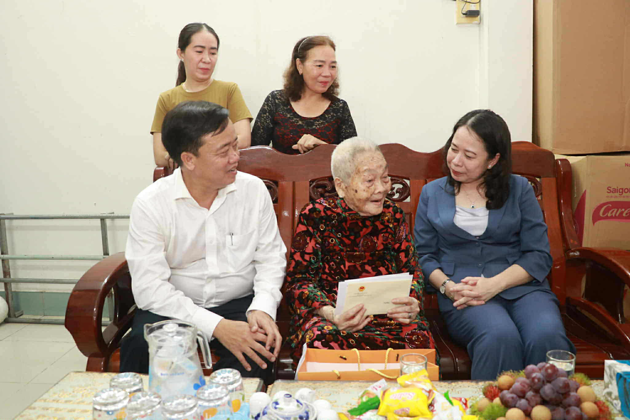 Phó Chủ tịch nước Võ Thị Ánh Xuân tri ân người có công tại Cà Mau - Ảnh 1.