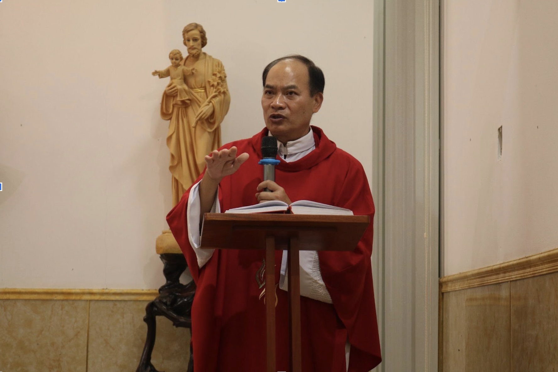 Linh mục 14 năm lặng thầm cưu mang sự sống - Ảnh 1.