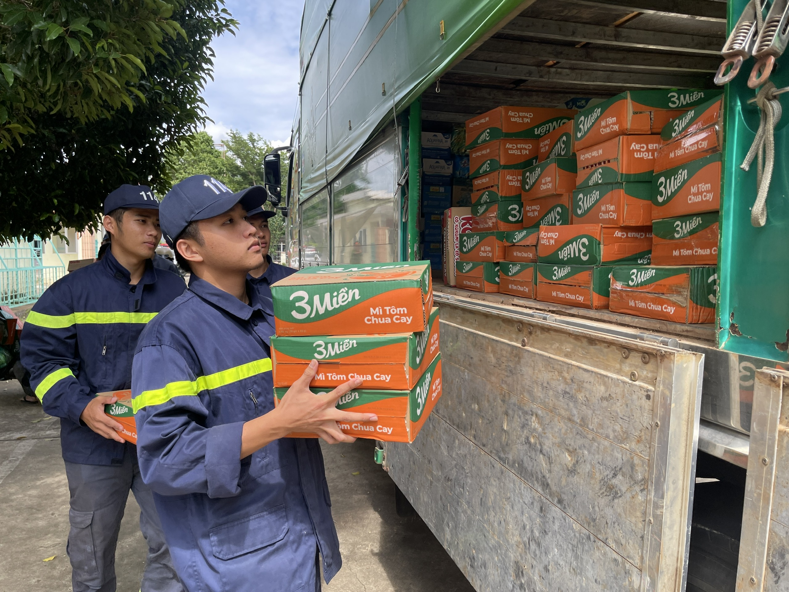 “Chuyến xe 0 đồng” gửi yêu thương đến bà con vùng lũ Nghệ An- Ảnh 7.