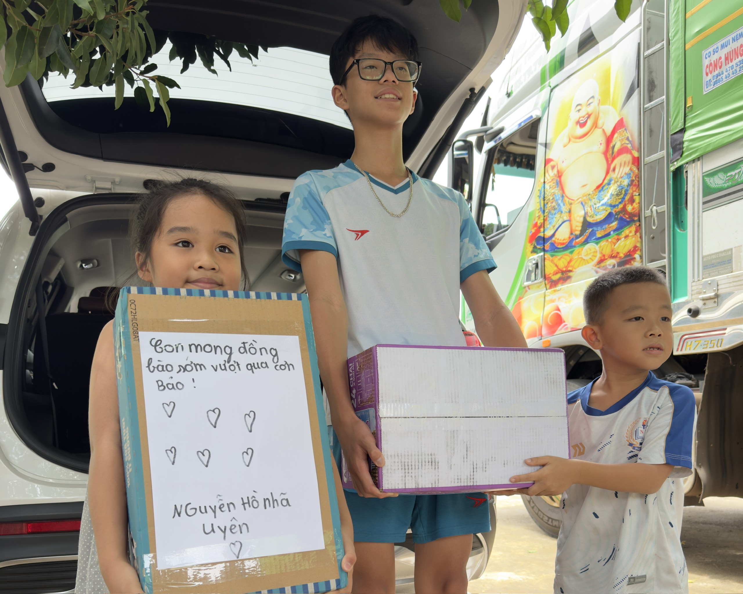 “Chuyến xe 0 đồng” gửi yêu thương đến bà con vùng lũ Nghệ An- Ảnh 4.