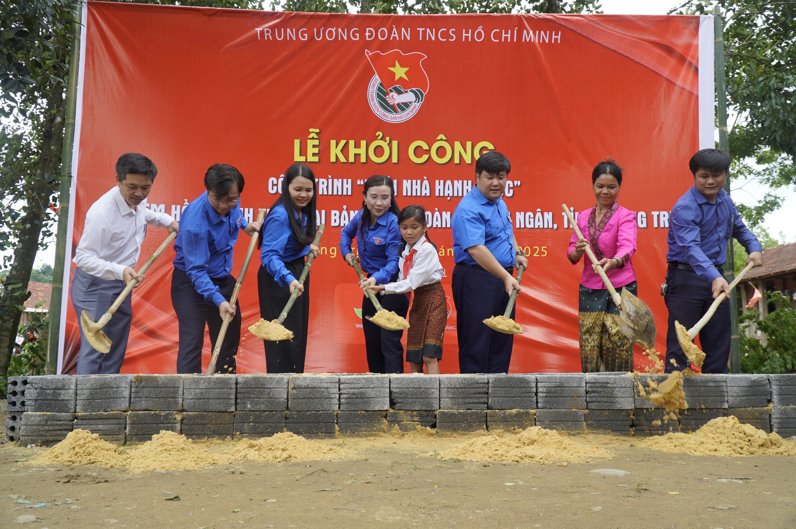 Tuổi trẻ hướng về địa chỉ đỏ, lan tỏa tinh thần cống hiến và sẻ chia - Ảnh 8.