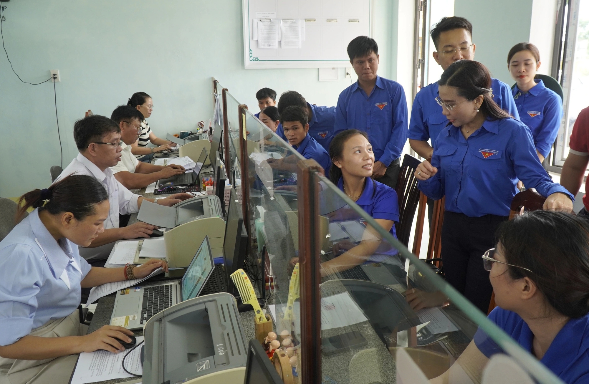 Tuổi trẻ hướng về địa chỉ đỏ, lan tỏa tinh thần cống hiến và sẻ chia - Ảnh 7.
