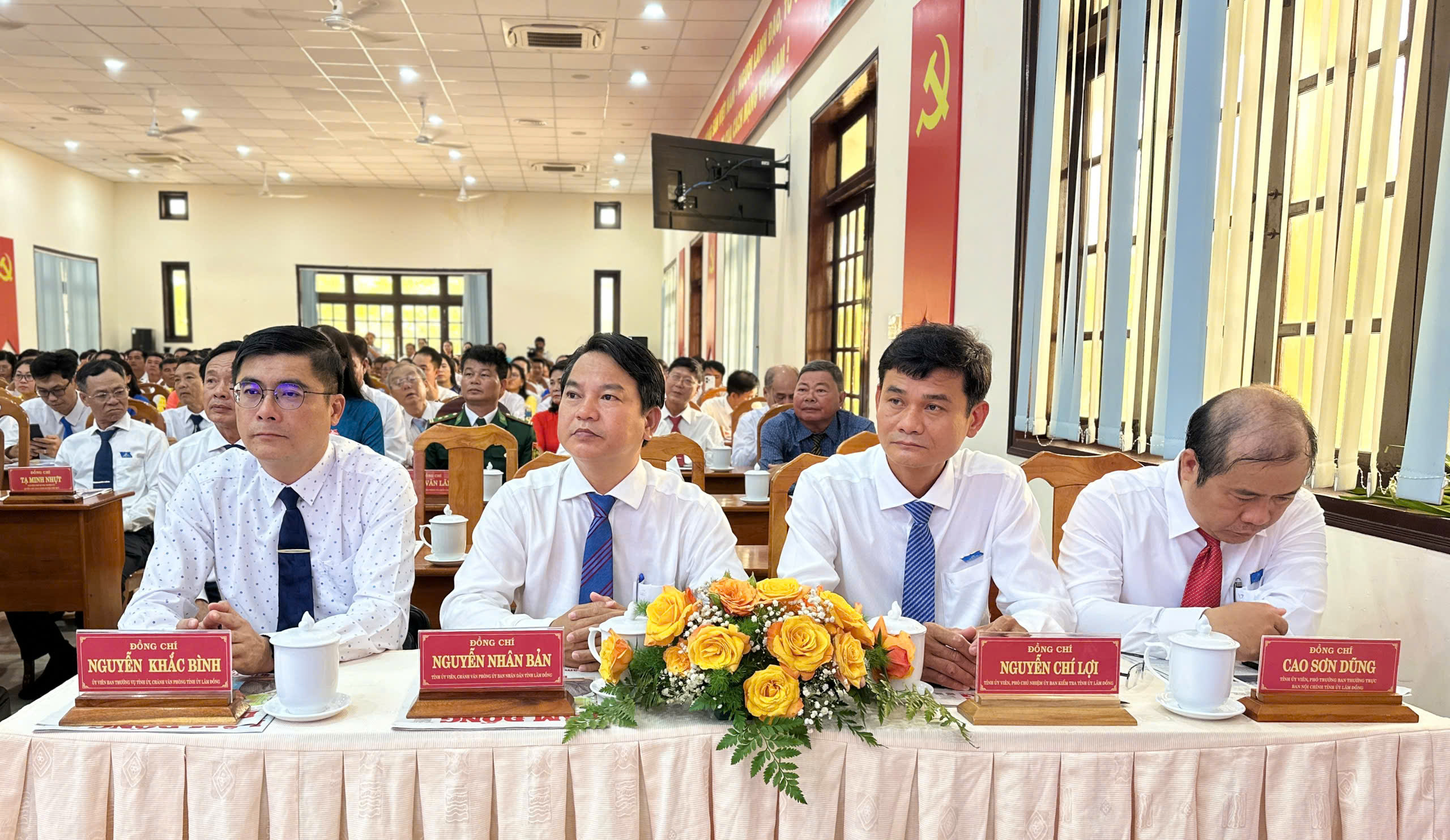 Bí thư Lâm Đồng Y Thanh Hà Niê Kđăm dự đại hội Đảng đặc khu Phú Quý- Ảnh 4. Bí thư Lâm Đồng Y Thanh Hà Niê Kđăm dự đại hội Đảng đặc khu Phú Quý- Ảnh 4.