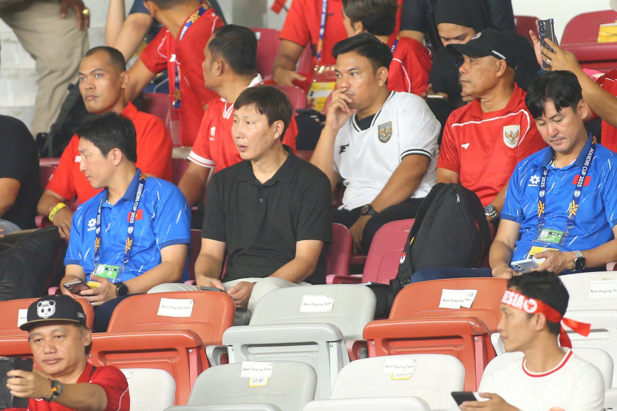 O técnico Kim testemunhou o retorno da Indonésia Sub-23 à final para enfrentar o Vietnã Sub-23 - Foto 1. Thầy Kim tận mắt chứng kiến U.23 Indonesia ngược dòng vào chung kết gặp U.23 Việt Nam- Ảnh 1.