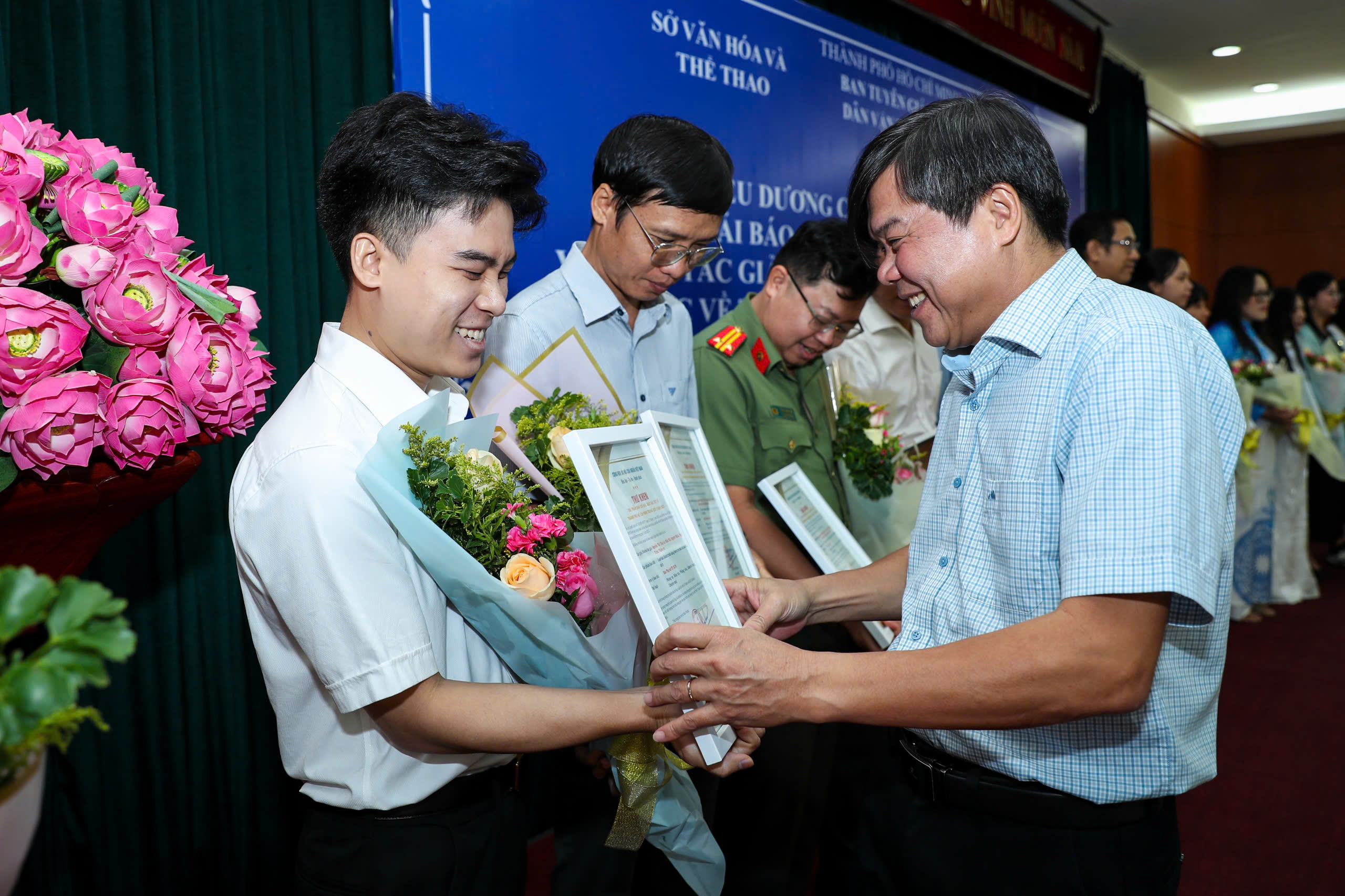TP.HCM khen thưởng 10 tác phẩm hay, xuất sắc của Báo Thanh Niên - Ảnh 5.