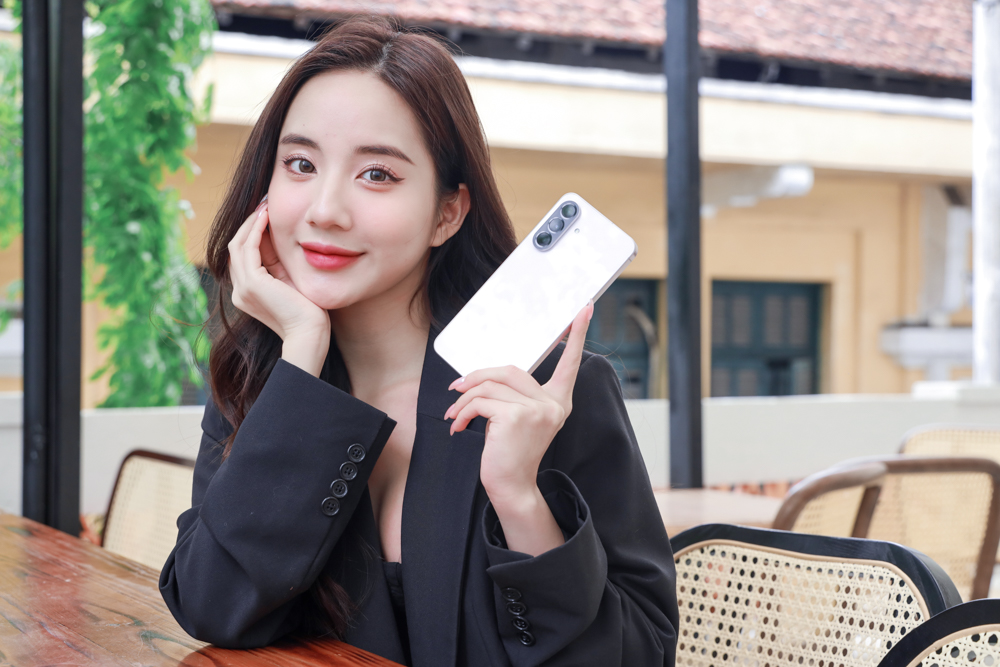 Galaxy A56 5G màu Hồng trẻ trung, tuyên ngôn thời thượng mới của giới trẻ- Ảnh 1. Galaxy A56 5G màu Hồng trẻ trung, tuyên ngôn thời thượng mới của giới trẻ- Ảnh 1.