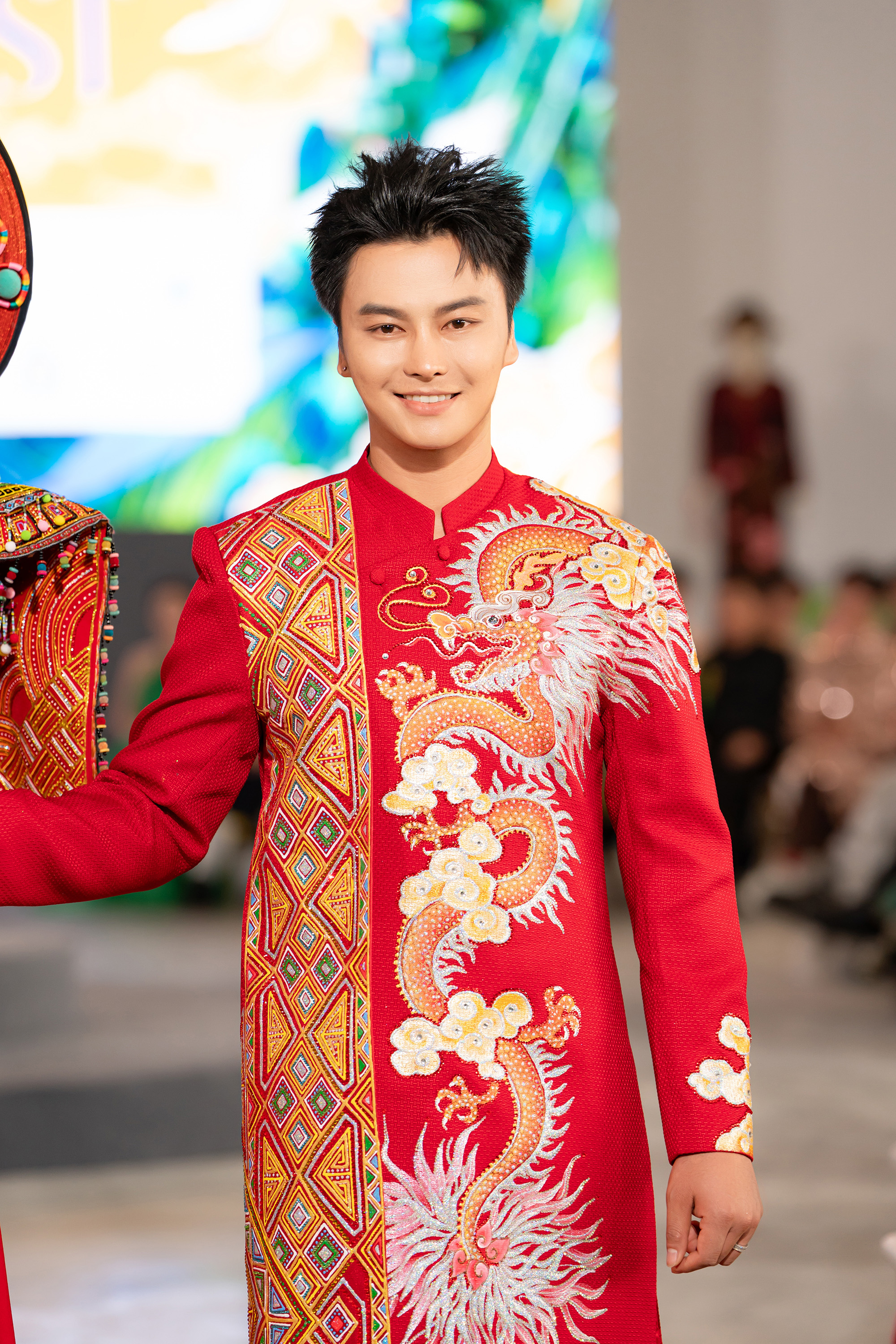 NSND Mỹ Uyên trở lại sau ồn ào, Võ Minh Lâm diễn thời trang - Ảnh 9.