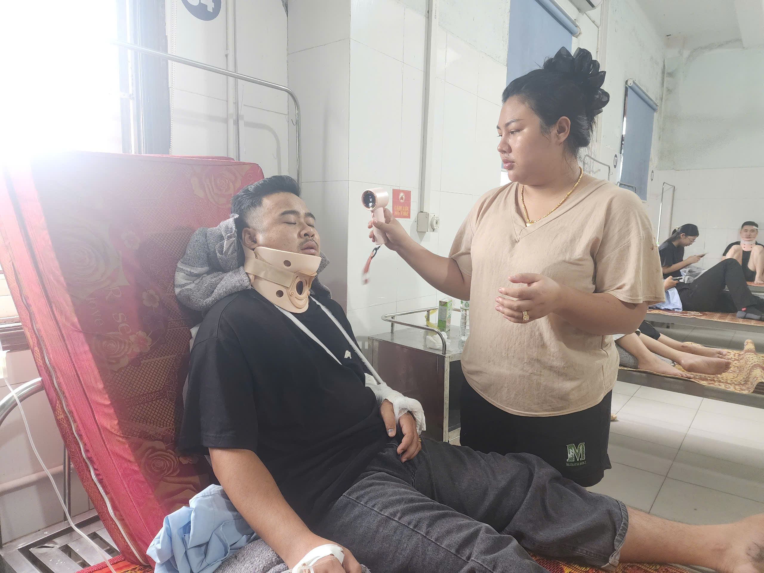Vụ lật xe khách, 10 người tử vong: Lời kể của nạn nhân- Ảnh 2. Vụ lật xe khách, 10 người tử vong: Lời kể của nạn nhân- Ảnh 2.