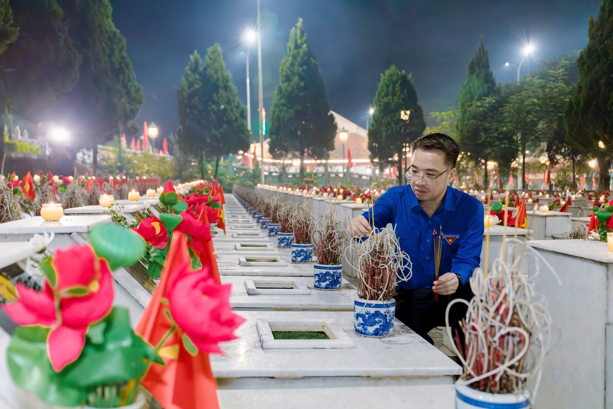 Tri ân các anh hùng tại Nghĩa trang Vị Xuyên trong lòng giới trẻ Tuyên Quang - Ảnh 5. Tri ân các anh hùng tại Nghĩa trang Vị Xuyên trong lòng giới trẻ Tuyên Quang - Ảnh 5.