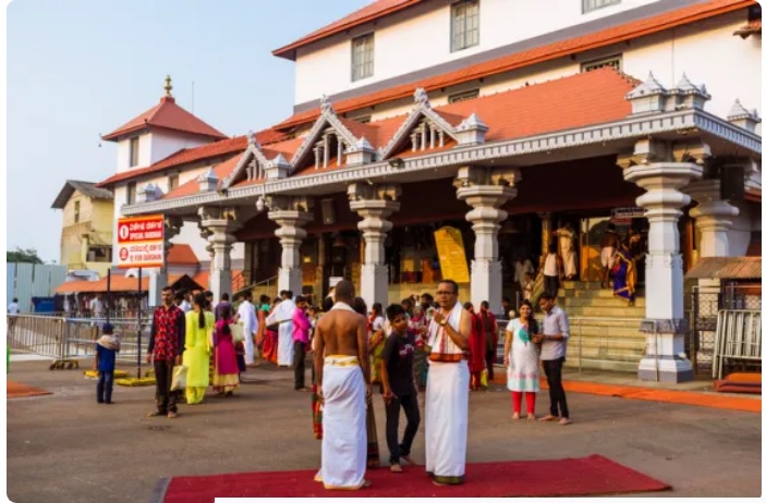 Cựu lao công khai bị buộc chôn cất hàng trăm thi thể tại một ngôi đền - Ảnh 1.