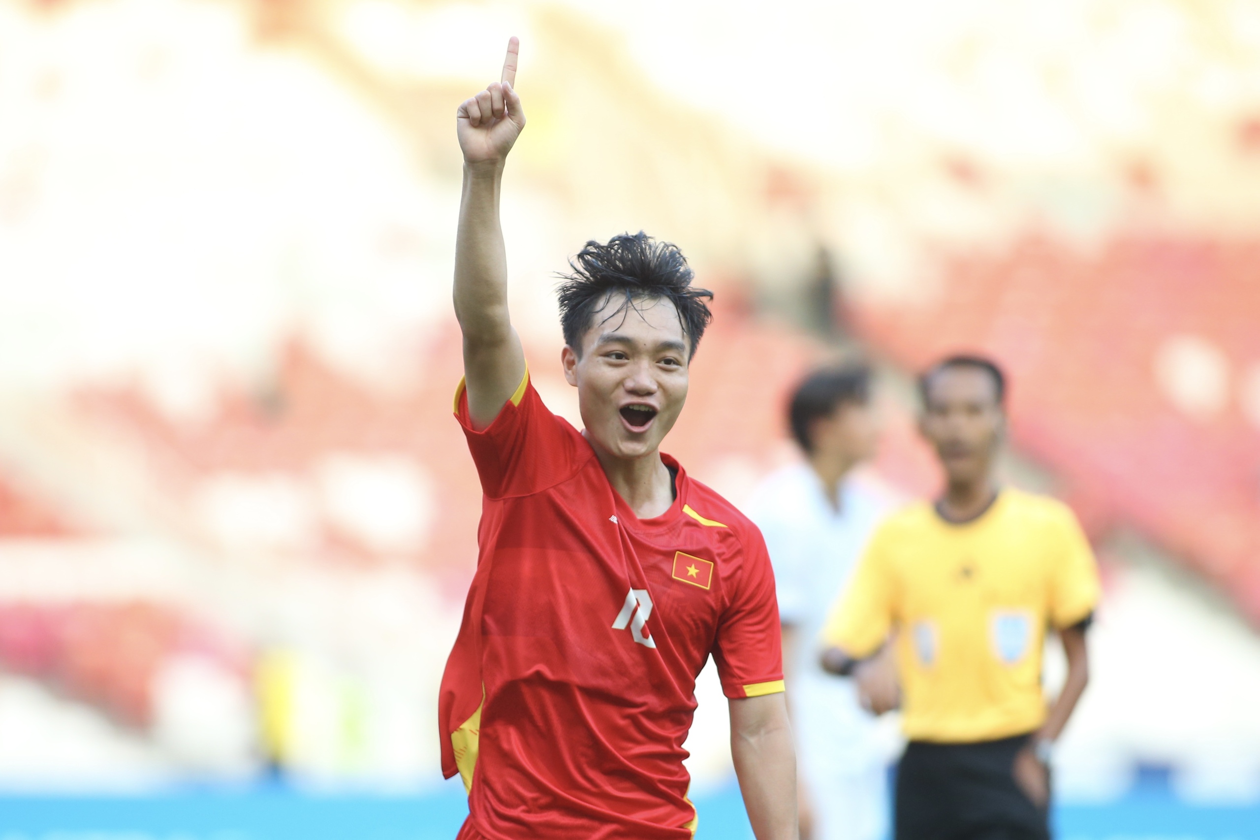 Người hùng U.23 Việt Nam: Chưa đá V-League phút nào vẫn thành 'quân bài tẩy', anh là ai?- Ảnh 2. Người hùng U.23 Việt Nam: Chưa đá V-League phút nào vẫn thành 'quân bài tẩy', anh là ai?- Ảnh 2.