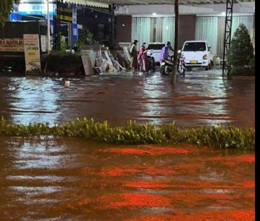 Mưa lớn giảm, 4 tỉnh phía bắc nguy cơ lũ quét, sạt lở đất- Ảnh 1. Mưa lớn giảm, 4 tỉnh phía bắc nguy cơ lũ quét, sạt lở đất- Ảnh 1.