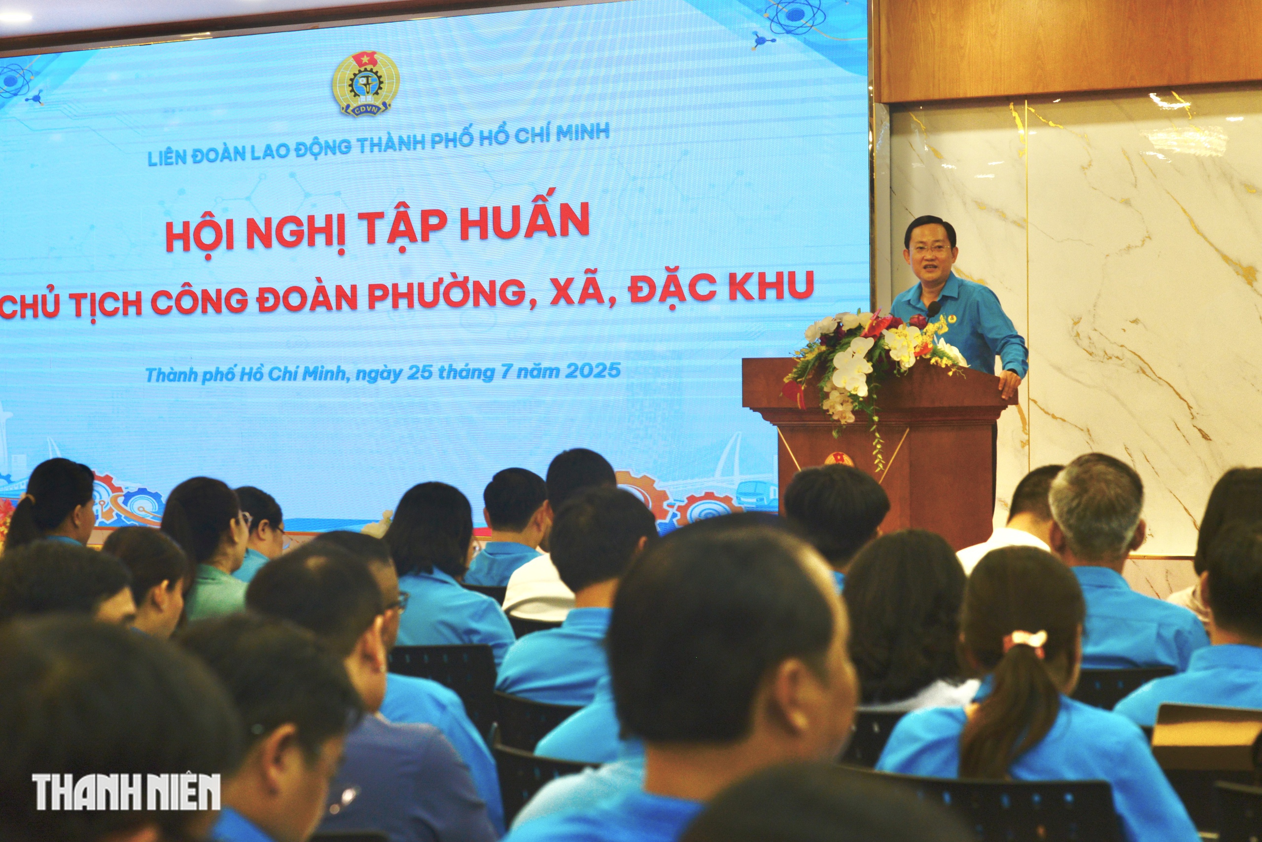 Buổi học nghề đầu tiên của Chủ tịch công đoàn ở TP.HCM - Ảnh 1.