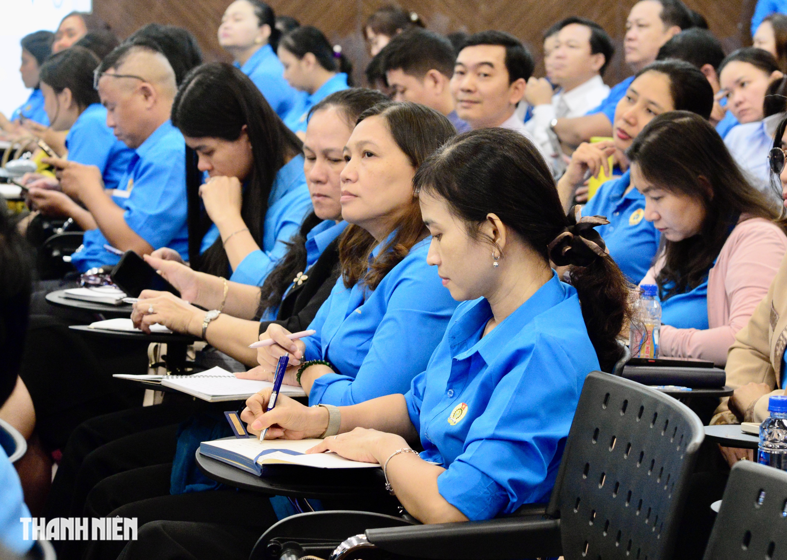 Buổi học nghề đầu tiên của Chủ tịch công đoàn ở TP.HCM - Ảnh 2.