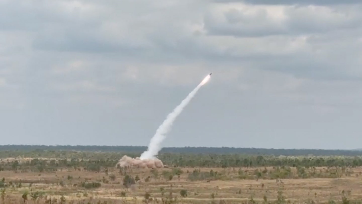 Mỹ phóng thử tên lửa tấn công chính xác tại Úc - Ảnh 1.