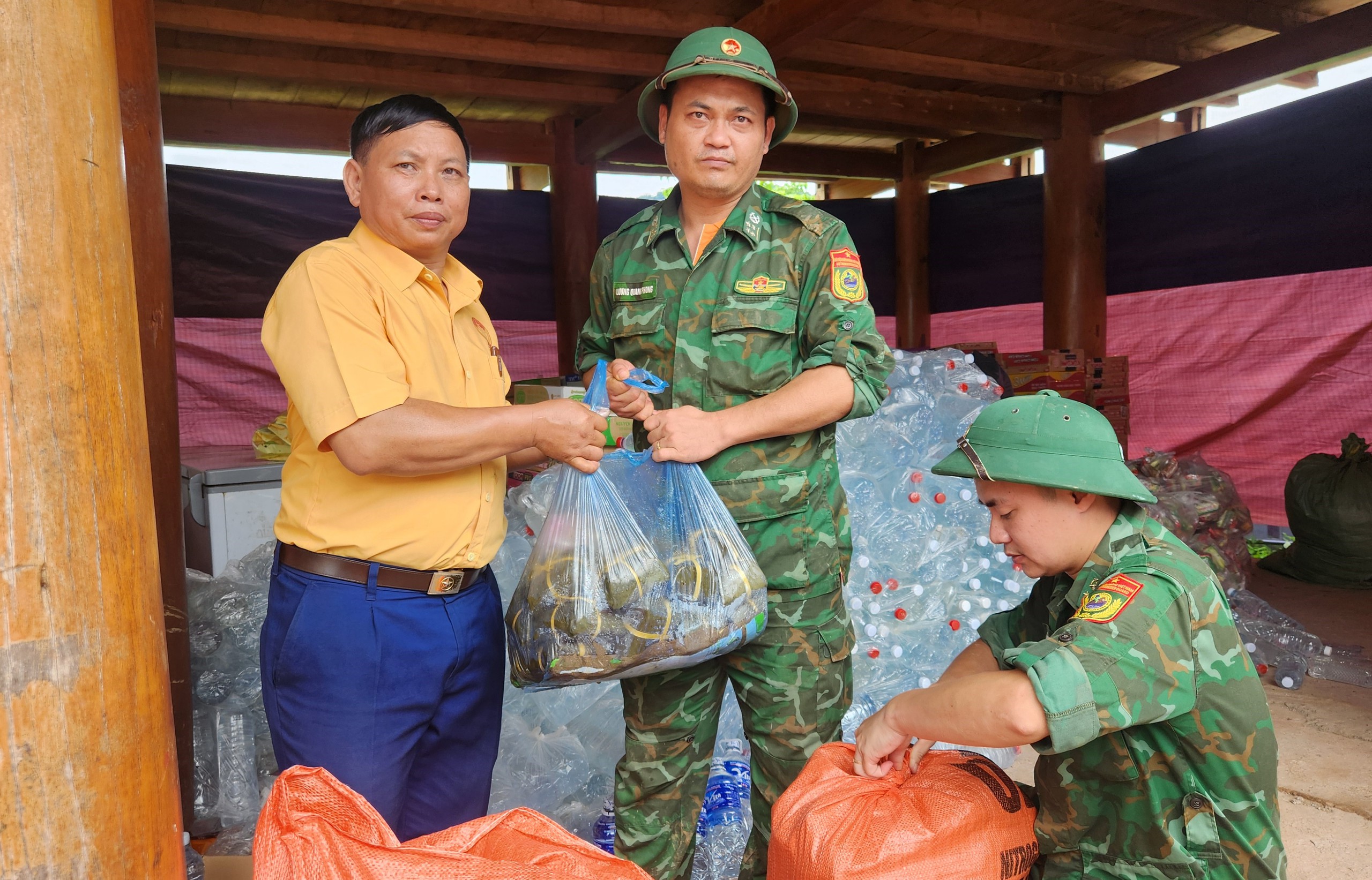 Rốn lũ Nghệ An: Xã chủ động sơ tán dân, giúp giảm thiểu thiệt hại- Ảnh 6. Rốn lũ Nghệ An: Xã chủ động sơ tán dân, giúp giảm thiểu thiệt hại- Ảnh 6.