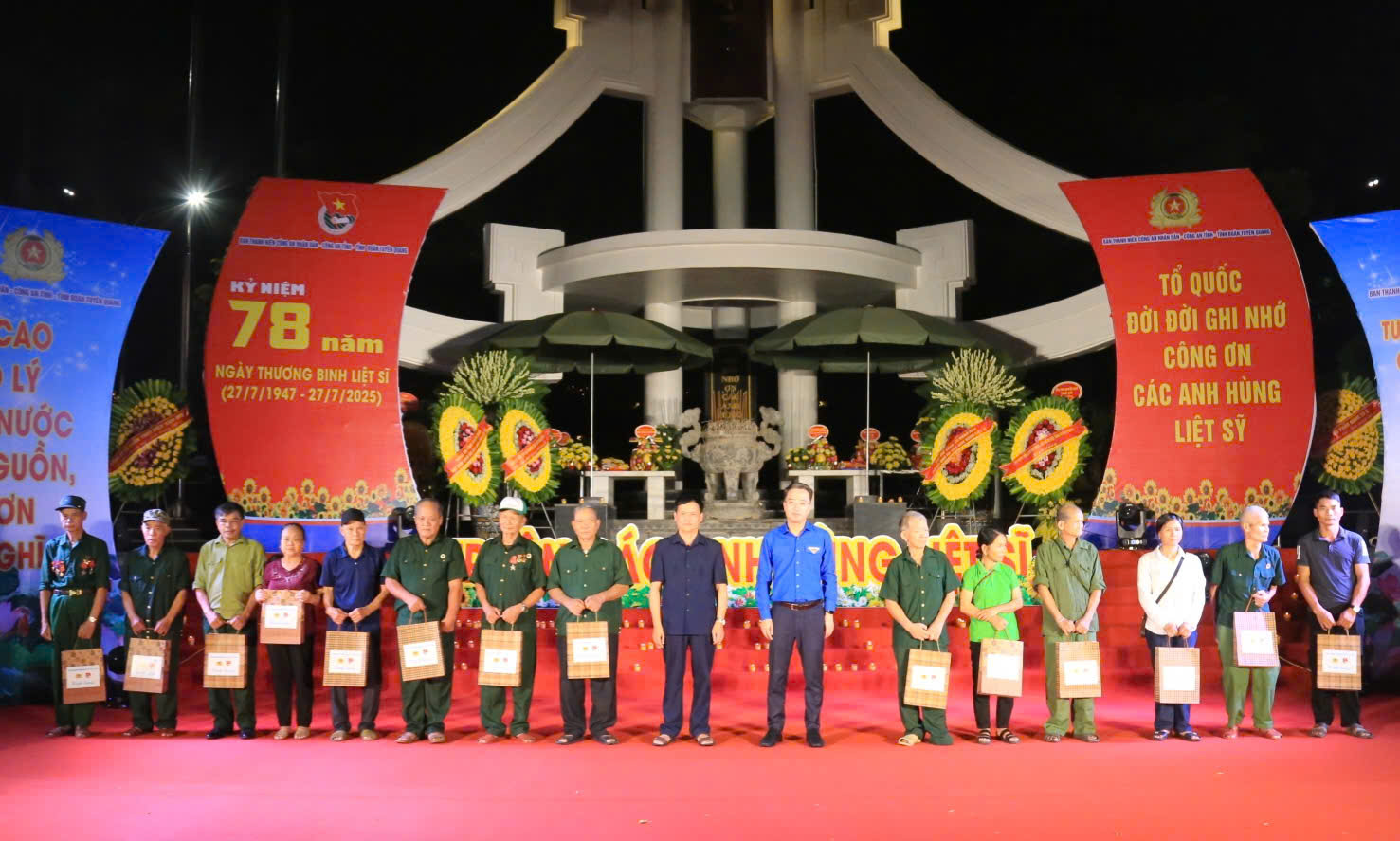 Tri ân các anh hùng tại Nghĩa trang Vị Xuyên trong lòng giới trẻ Tuyên Quang - Ảnh 4. Tri ân các anh hùng tại Nghĩa trang Vị Xuyên trong lòng giới trẻ Tuyên Quang - Ảnh 4.