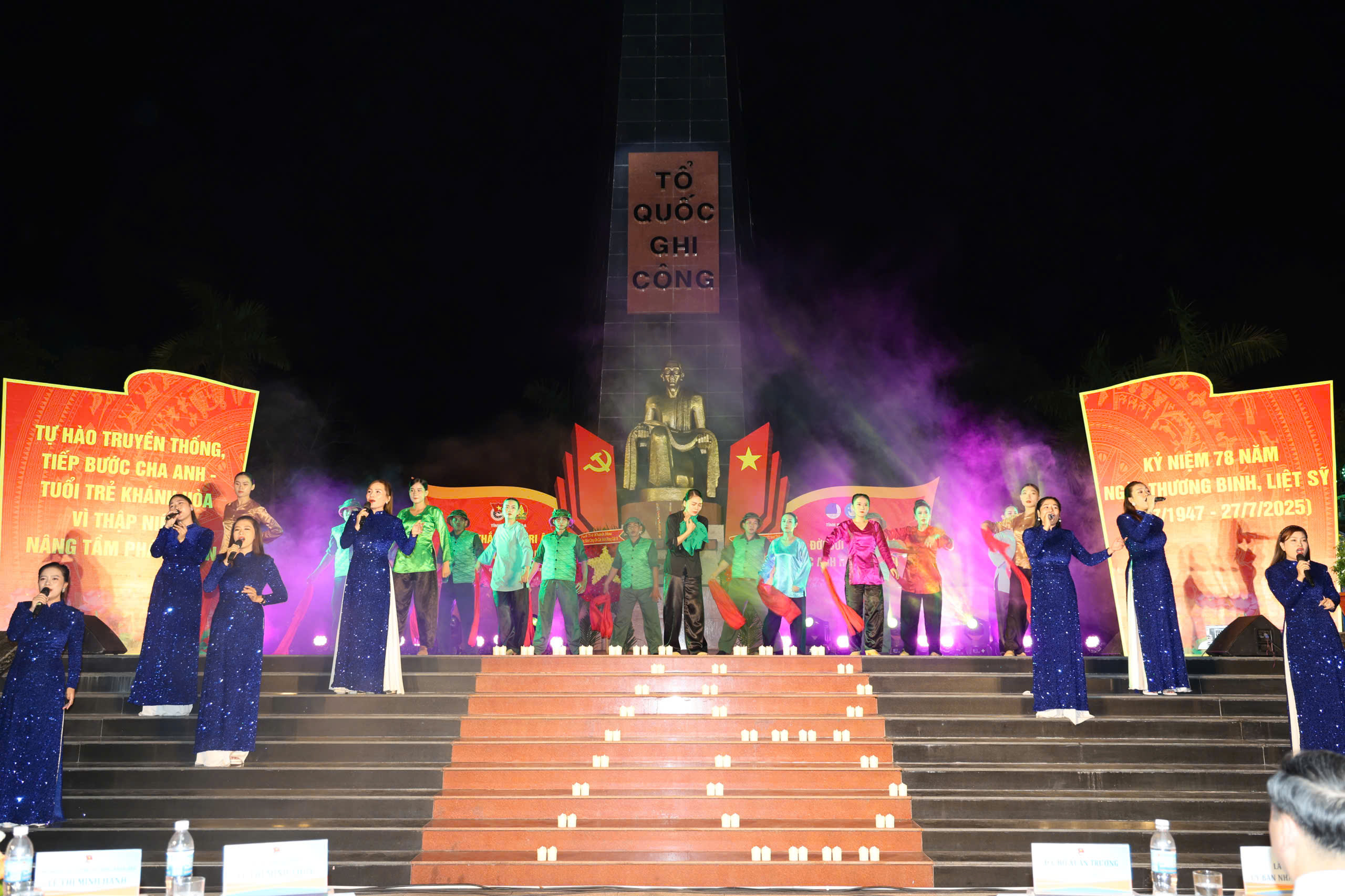 Hàng trăm đoàn viên, thanh niên Khánh Hòa thắp nến tri ân các anh hùng liệt sĩ Hàng trăm đoàn viên, thanh niên Khánh Hòa thắp nến tri ân các anh hùng liệt sĩ