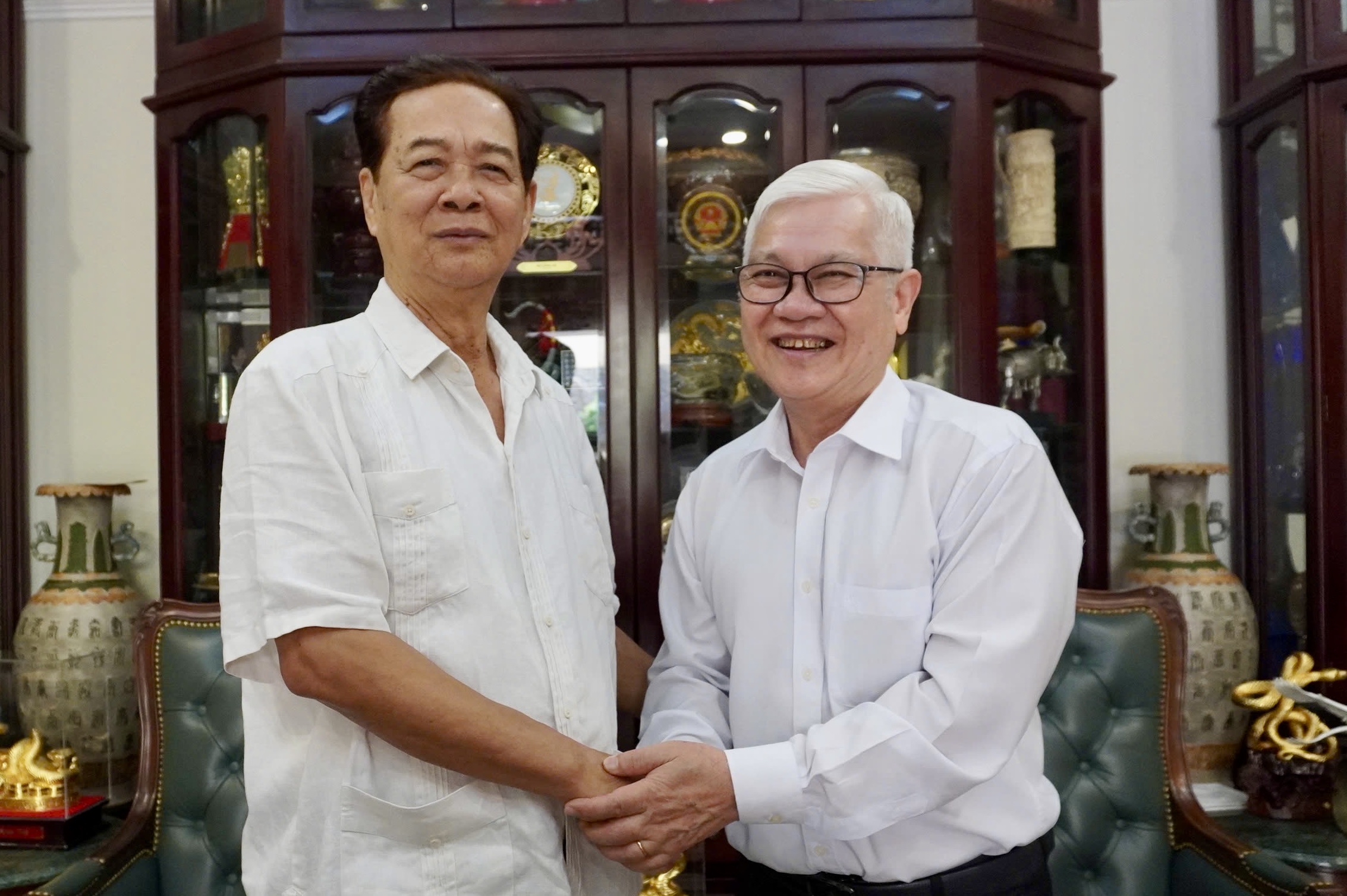 Trưởng đoàn đại biểu Quốc hội TP.HCM thăm nguyên Thủ tướng Nguyễn Tấn Dũng- Ảnh 1. Trưởng đoàn đại biểu Quốc hội TP.HCM thăm nguyên Thủ tướng Nguyễn Tấn Dũng- Ảnh 1.