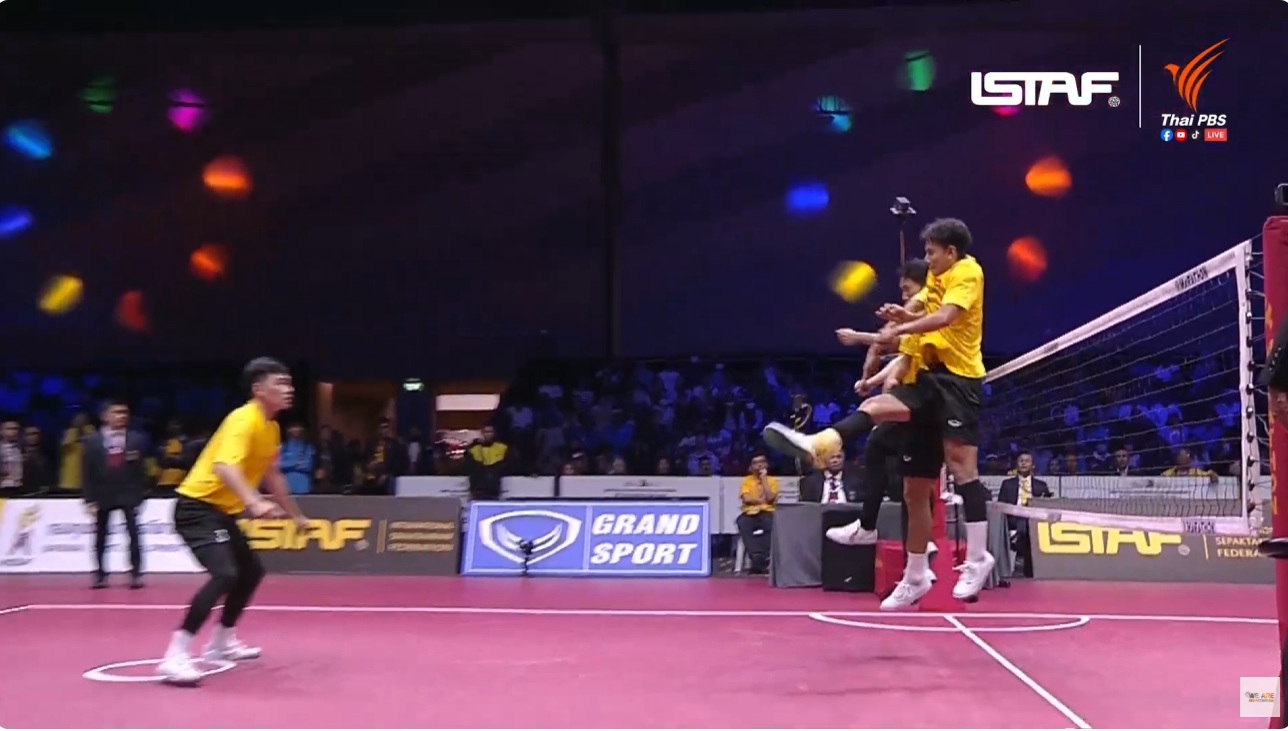 Nie mogąc pokonać Japonii, wietnamscy mężczyźni w sepak takraw zdobyli srebrny medal na finałach mistrzostw świata w 2025 r. - zdjęcie 2. Không thể vượt qua Nhật Bản, cầu mây nam Việt Nam giành HCB chung kết thế giới 2025- Ảnh 2.