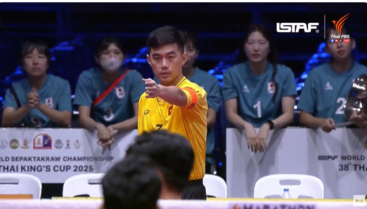 Nie mogąc pokonać Japonii, wietnamscy mężczyźni w sepak takraw zdobyli srebrny medal na finałach mistrzostw świata w 2025 r. - zdjęcie 3. Không thể vượt qua Nhật Bản, cầu mây nam Việt Nam giành HCB chung kết thế giới 2025- Ảnh 3.
