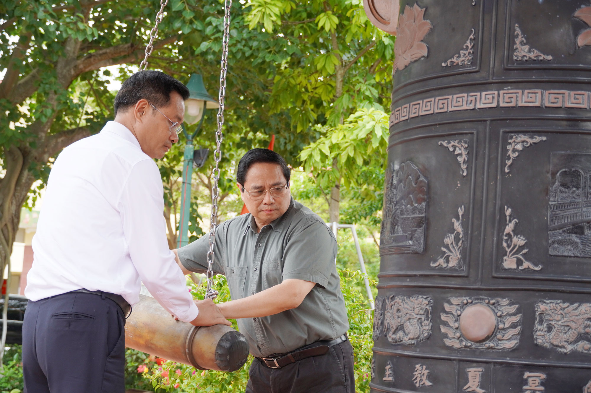 Thủ tướng Phạm Minh Chính tiếp tục hành trình tri ân tại Quảng Trị- Ảnh 1. Thủ tướng Phạm Minh Chính tiếp tục hành trình tri ân tại Quảng Trị- Ảnh 1.