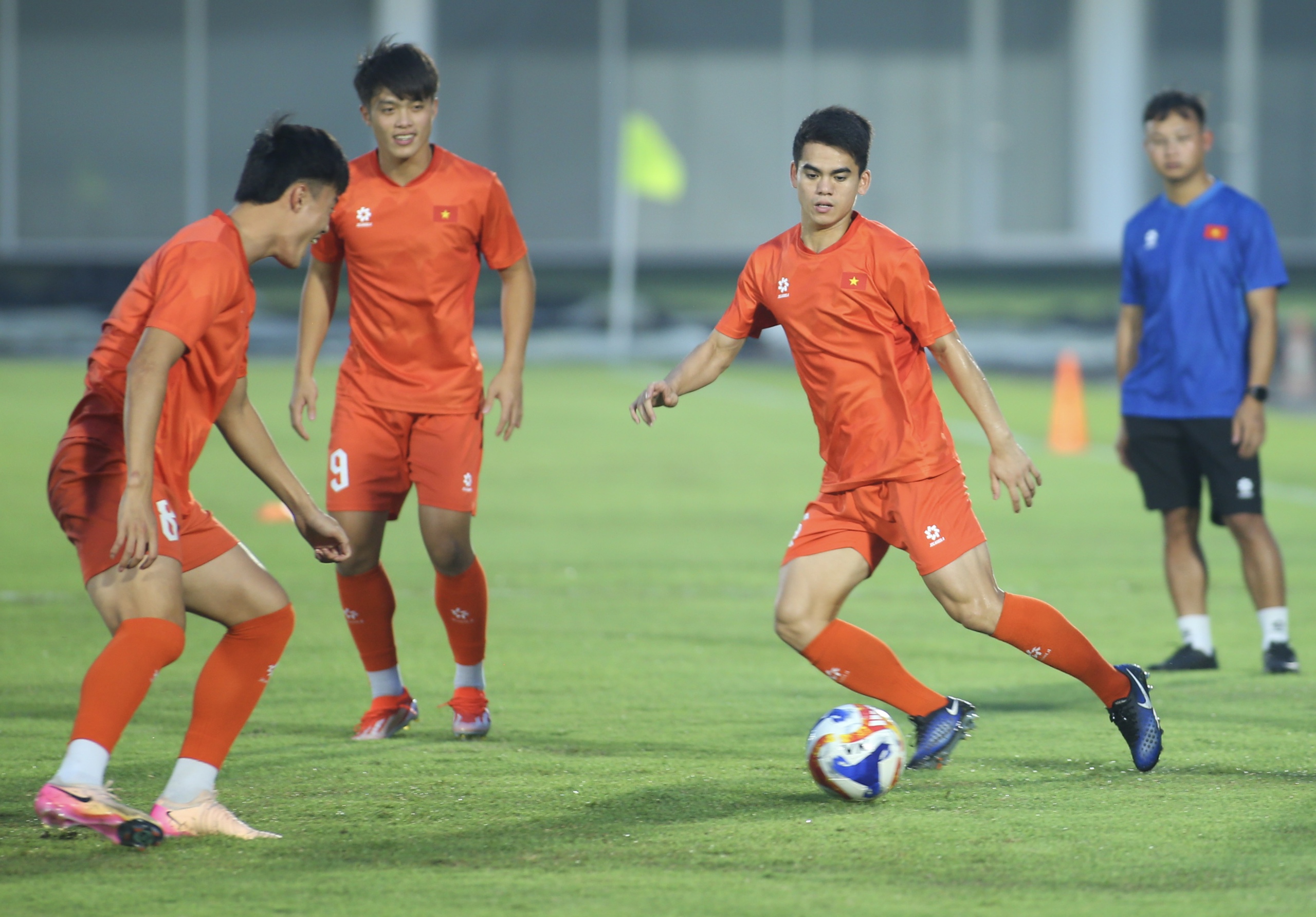 U.23 Việt Nam không sứt mẻ nhân sự ở chung kết, Đình Bắc quyết thắng… 80.000 CĐV Indonesia - Ảnh 9.