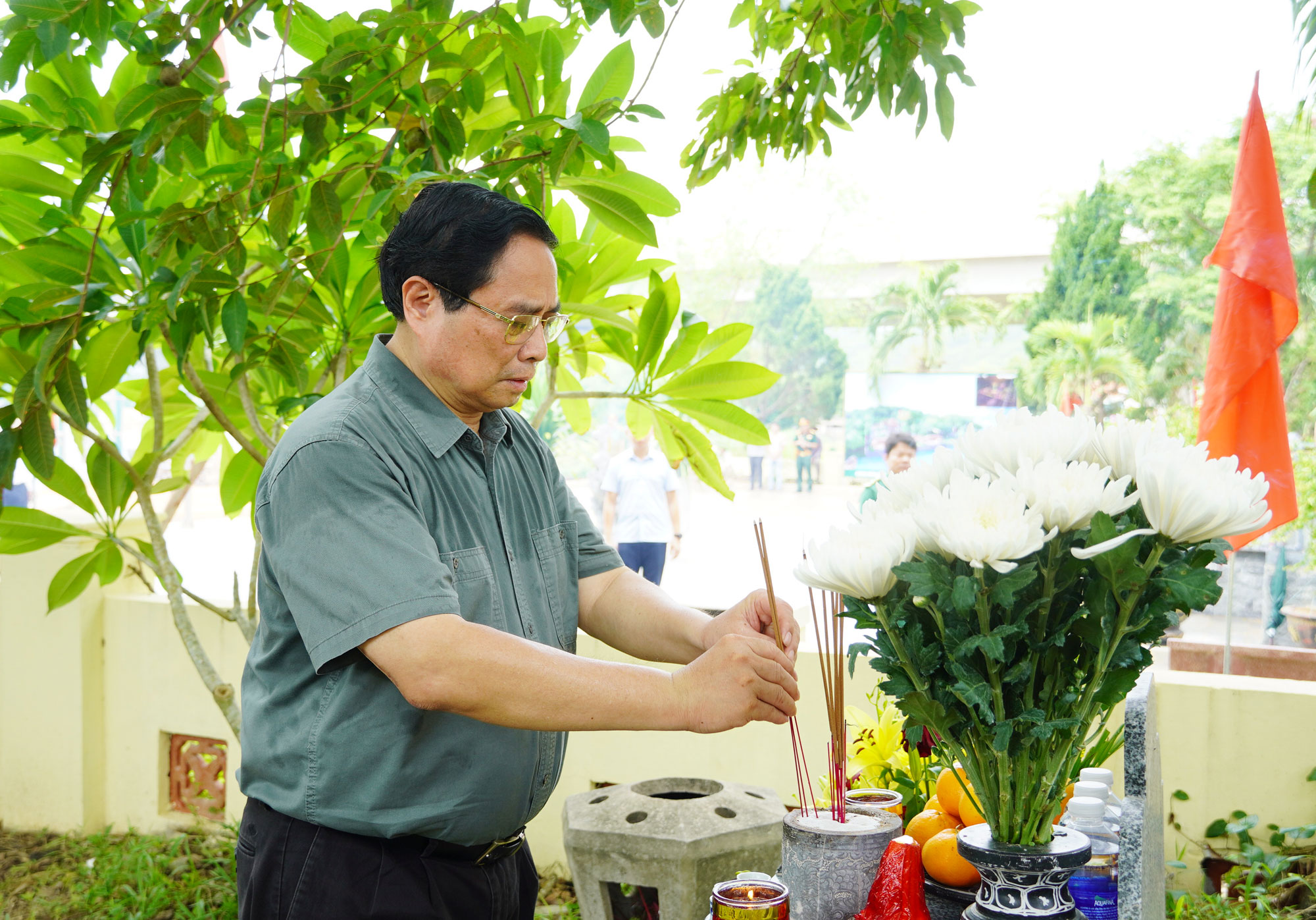 Thủ tướng Phạm Minh Chính tiếp tục hành trình tri ân tại Quảng Trị- Ảnh 3. Thủ tướng Phạm Minh Chính tiếp tục hành trình tri ân tại Quảng Trị- Ảnh 3.
