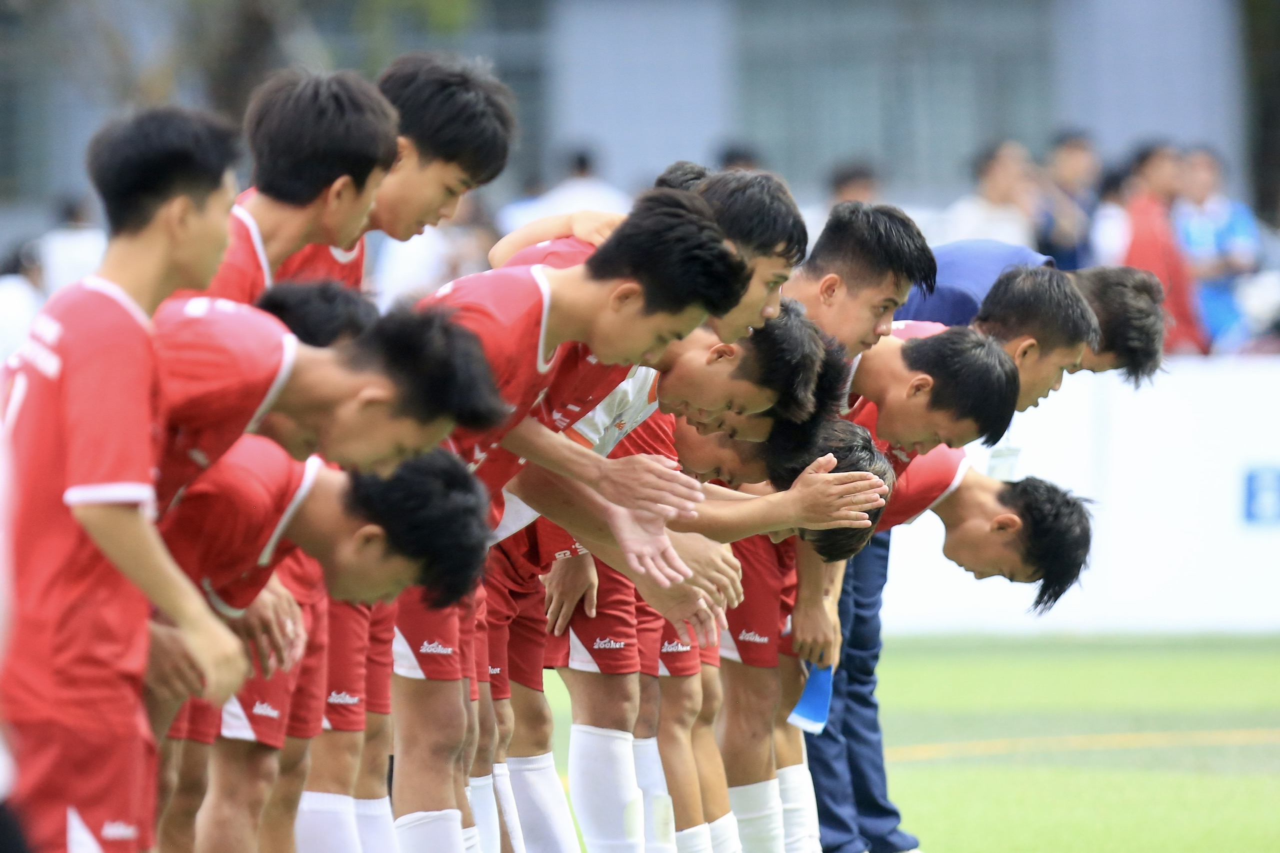 Hráč neproměnil dvě penalty, tým Dong Thap University přišel o titul - Foto 1. Một cầu thủ đá hỏng 2 quả 11 m, đội Trường ĐH Đồng Tháp đánh rơi chức vô địch- Ảnh 1.