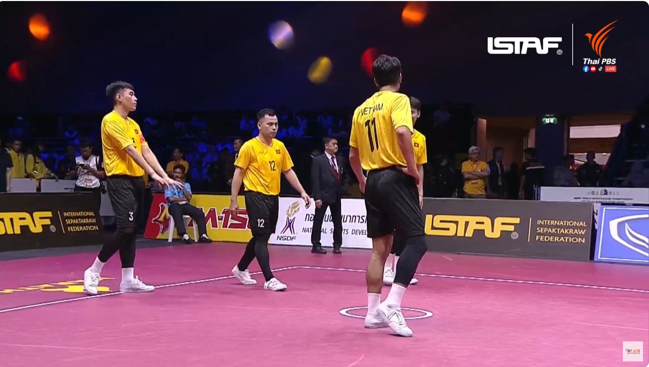 Nie mogąc pokonać Japonii, wietnamscy mężczyźni w sepak takraw zdobyli srebrny medal na finałach mistrzostw świata w 2025 r. - zdjęcie 1. Không thể vượt qua Nhật Bản, cầu mây nam Việt Nam giành HCB chung kết thế giới 2025- Ảnh 1.