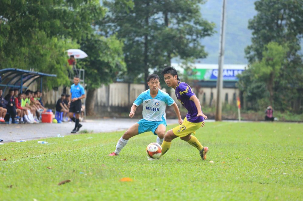 Semua 4 pertandingan perempat final harus dimainkan melalui adu penalti, yang memperlihatkan 2 pertandingan semifinal turnamen nasional U.21 - Foto 3. 4 trận tứ kết đều phải đá luân lưu, lộ diện 2 cặp đấu bán kết giải U.21 quốc gia - Ảnh 3.