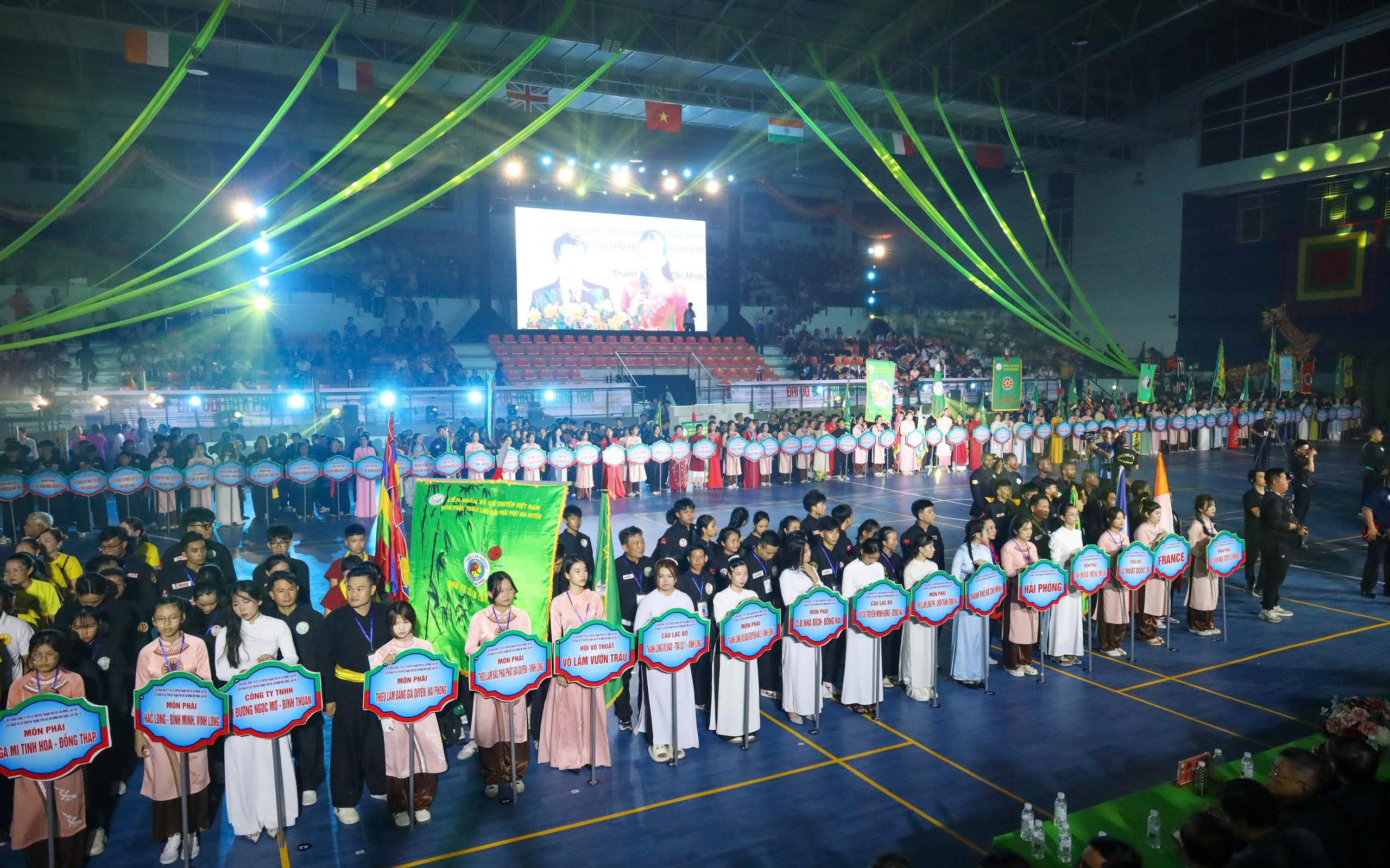 មោទនភាពចំពោះគុណបំណាច់នៃសិល្បៈក្បាច់គុនវៀតណាមនៅមហោស្រពក្បាច់គុនបុរាណអន្តរជាតិនៅទីក្រុងហូជីមិញ - រូបថត ២. Tự hào tinh hoa võ Việt tại Liên hoan quốc tế Võ cổ truyền TP.HCM- Ảnh 2.