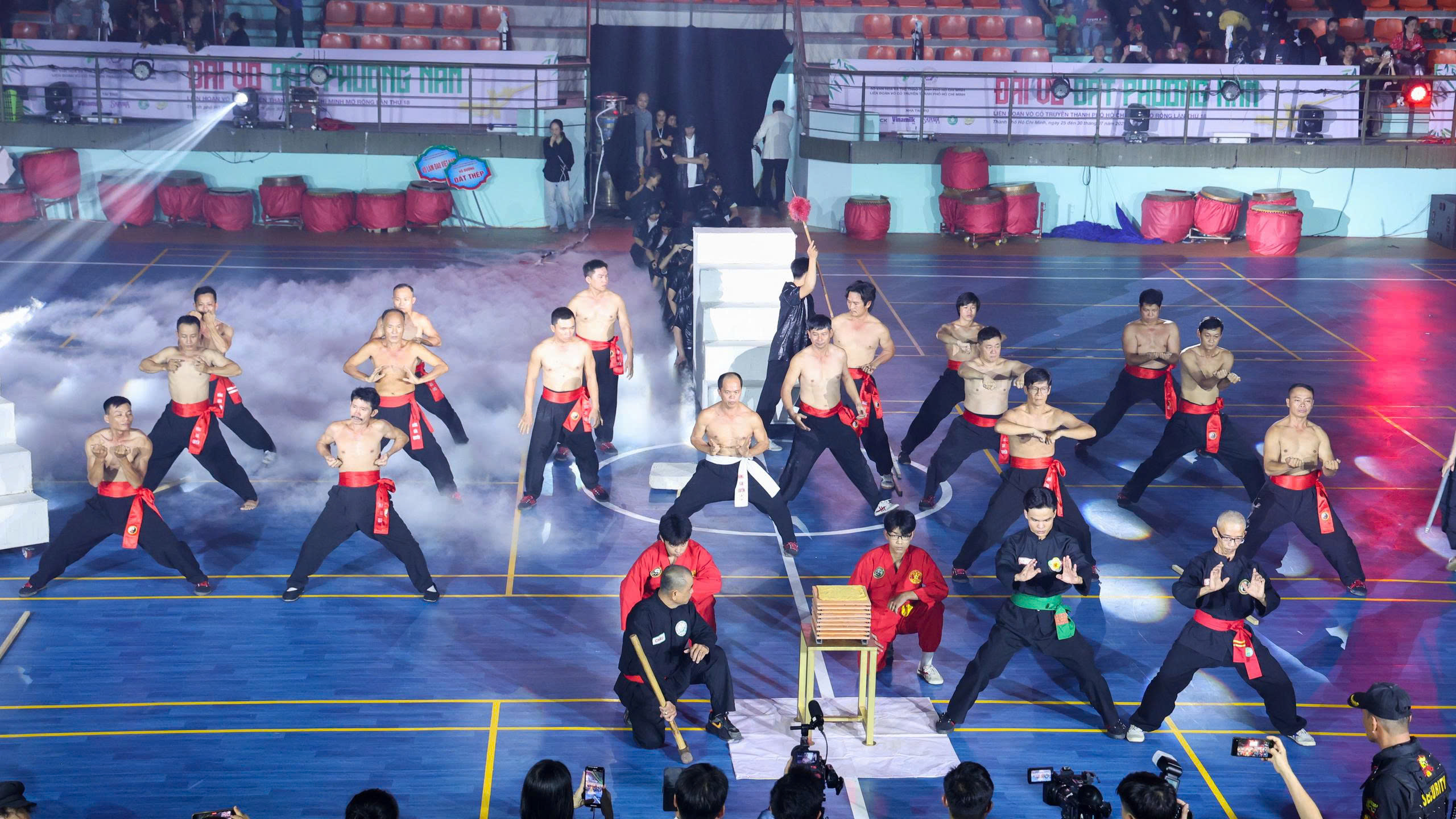 មានមោទនភាពចំពោះគុណបំណាច់នៃសិល្បៈក្បាច់គុនវៀតណាមនៅមហោស្រពក្បាច់គុនបុរាណអន្តរជាតិនៅទីក្រុងហូជីមិញ - រូបថត ៧. Tự hào tinh hoa võ Việt tại Liên hoan quốc tế Võ cổ truyền TP.HCM- Ảnh 7.