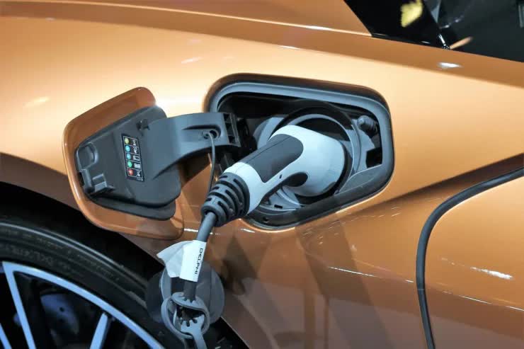 Nga đạt bước đột phá với pin xe điện giá siêu rẻ - Ảnh 1.
