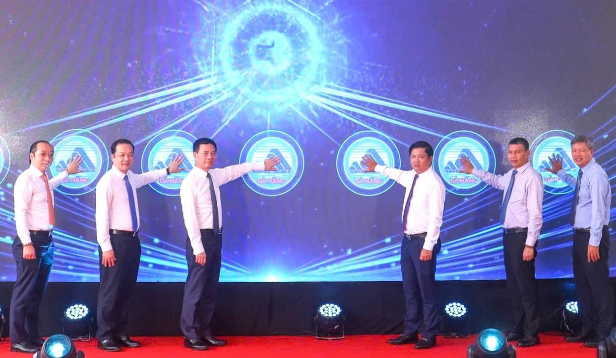 Đà Nẵng: Khởi động Fab-Lab, tiên phong kiến tạo công nghệ đóng gói vi mạch- Ảnh 1. Đà Nẵng: Khởi động Fab-Lab, tiên phong kiến tạo công nghệ đóng gói vi mạch- Ảnh 1.
