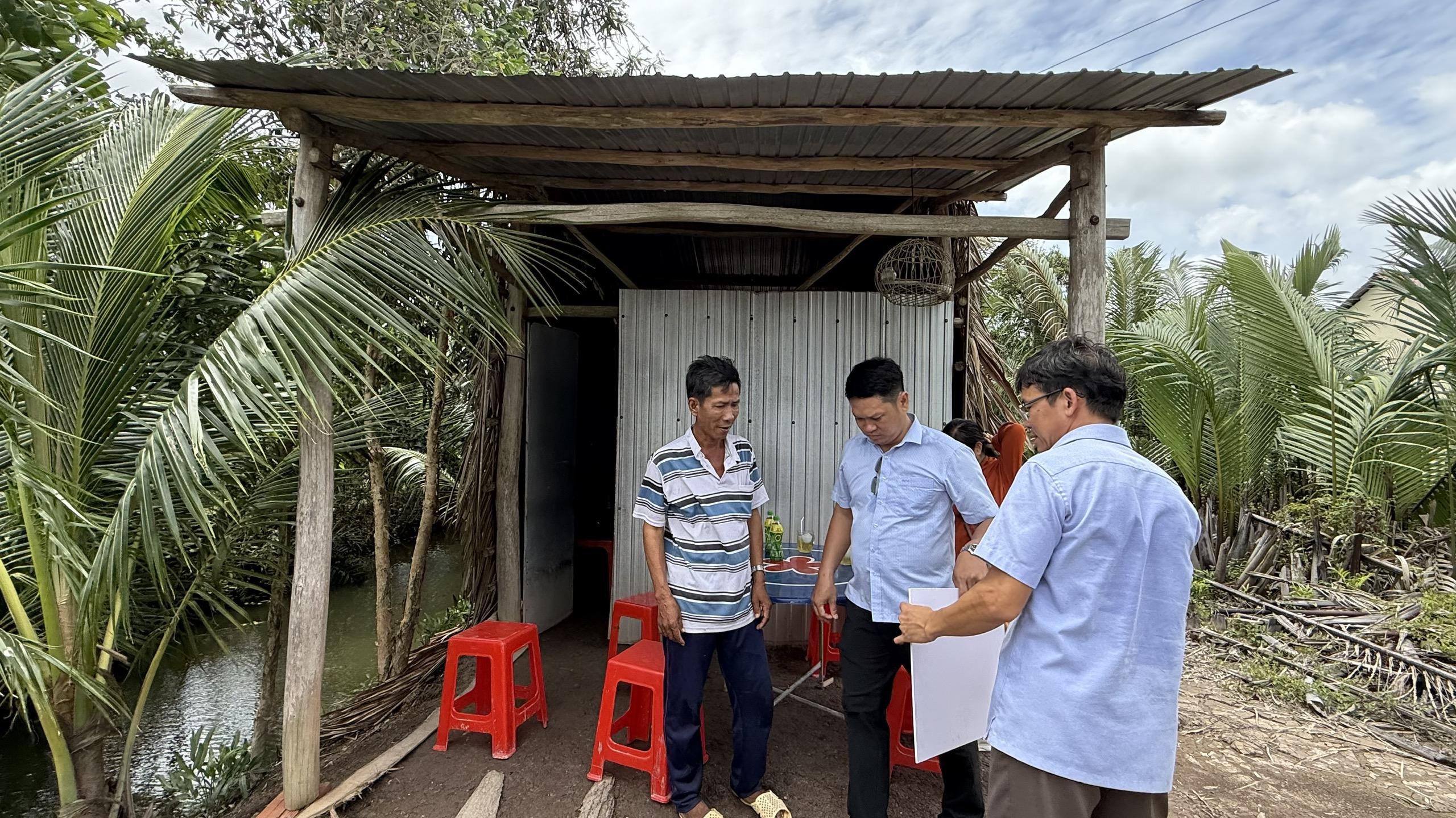 2 công nhân làm ở Đồng Nai gặp tai nạn, nhà bị sập được tặng nhà mới 2 công nhân làm ở Đồng Nai gặp tai nạn, nhà bị sập được tặng nhà mới