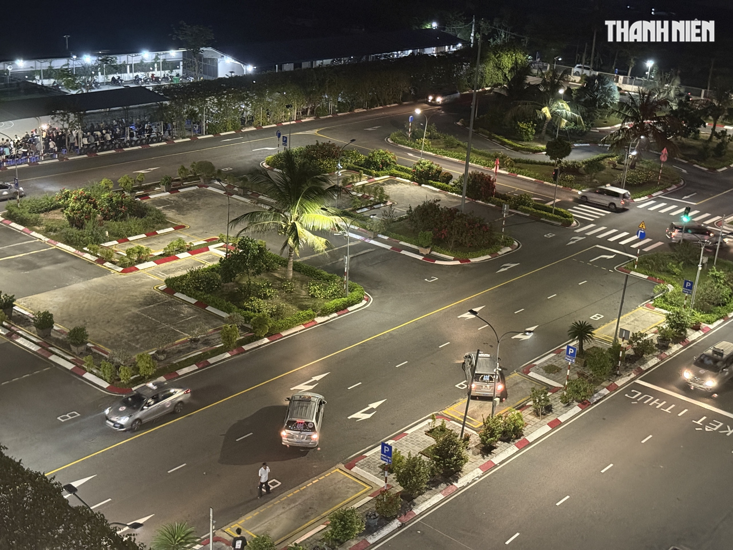 Thi sát hạch bằng lái xe tới nửa đêm ở TP.HCM: Chưa từng có với CSGT lẫn thí sinh