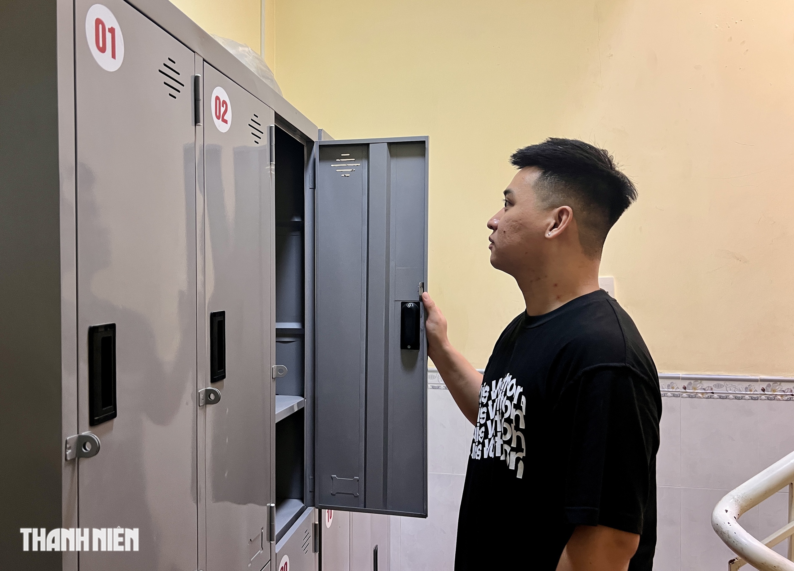 Trạm sạc xe điện '5 sao' ở TP.HCM: Trà đá, tắm gội, chỗ ngủ miễn phí - Ảnh 9.
