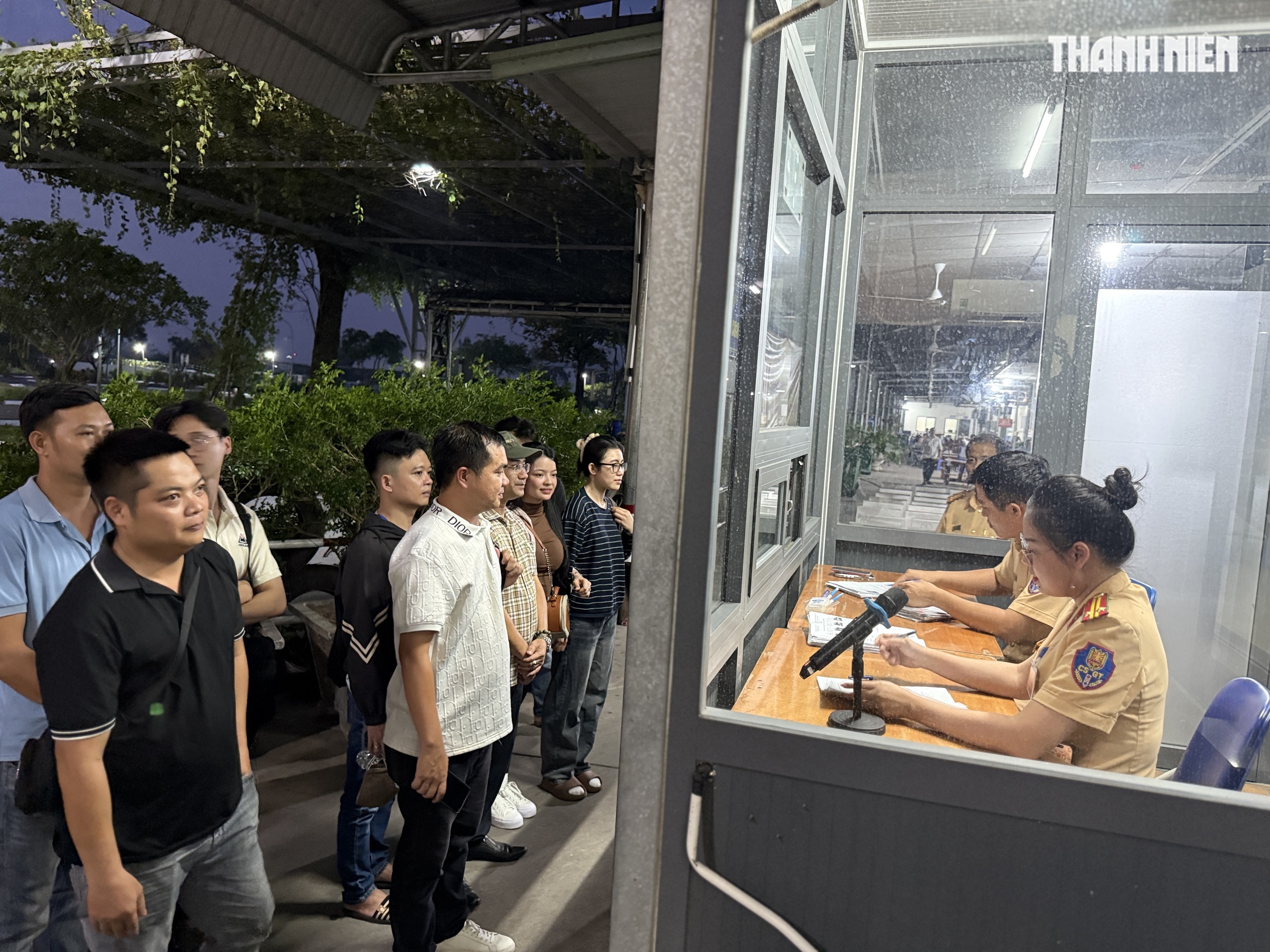 Thi sát hạch bằng lái xe tới nửa đêm: Chưa từng xảy ra với CSGT, thí sinh- Ảnh 2.