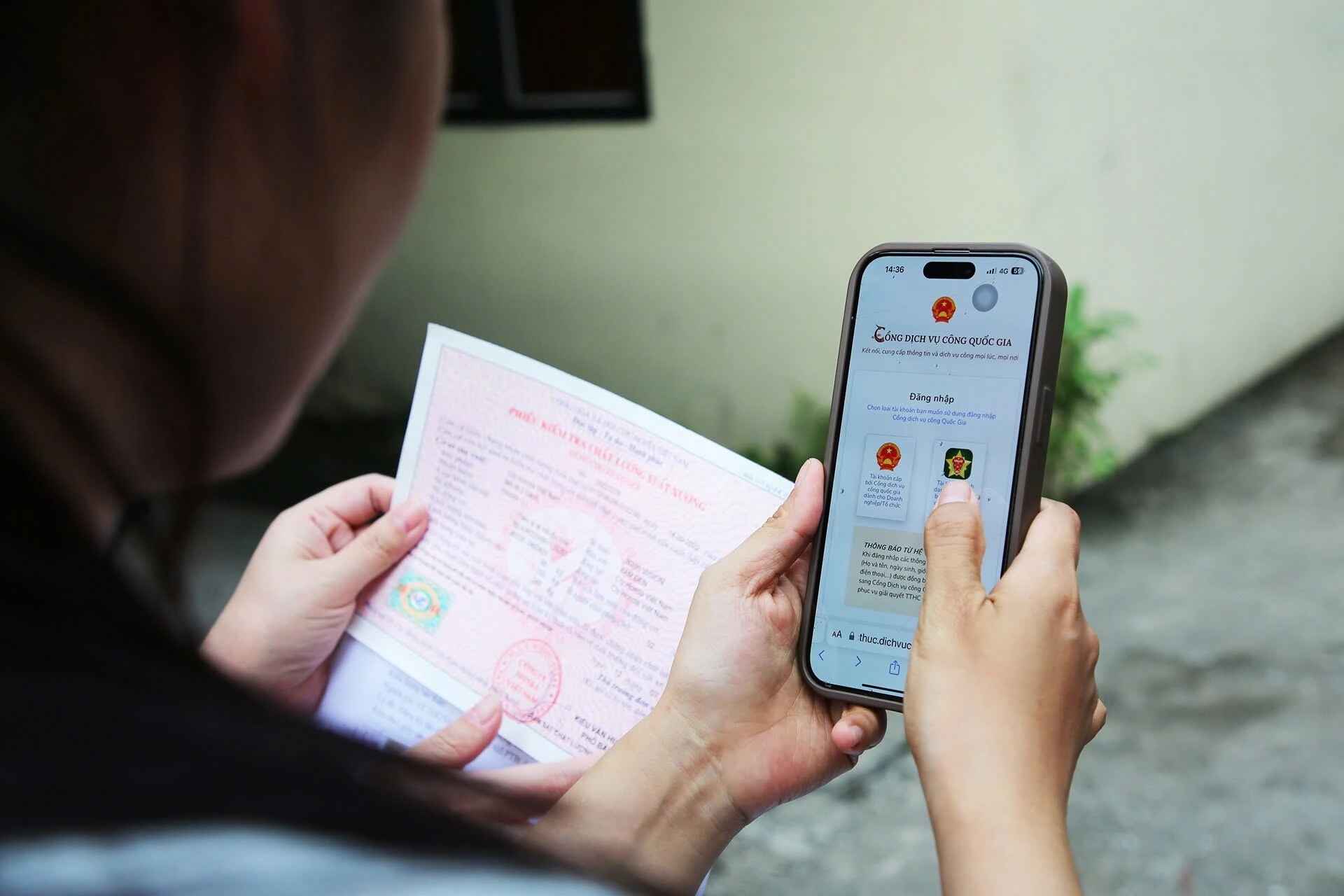 Người dân bất ngờ khi chỉ mất vài phút để đăng ký xe - Ảnh 1.