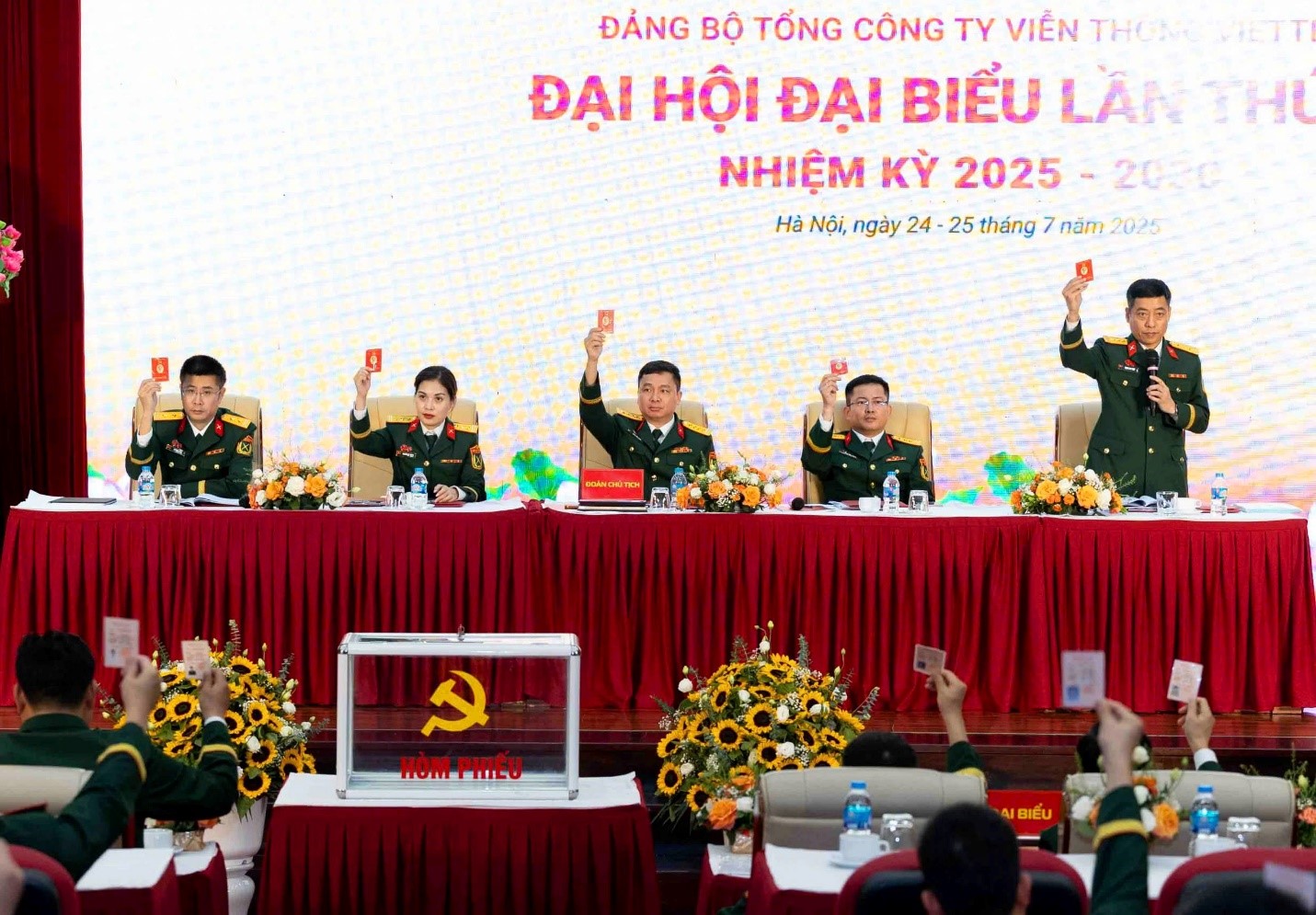 Viettel Telecom xác định mục tiêu trở thành công ty công nghệ trong nhiệm kỳ 2025-2030- Ảnh 1. Viettel Telecom xác định mục tiêu trở thành công ty công nghệ trong nhiệm kỳ 2025-2030- Ảnh 1.