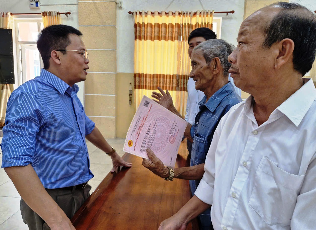 Cấp sổ hồng cho người dân: 'Làm vì nhân dân chứ không phải để lấy thành tích'- Ảnh 3.