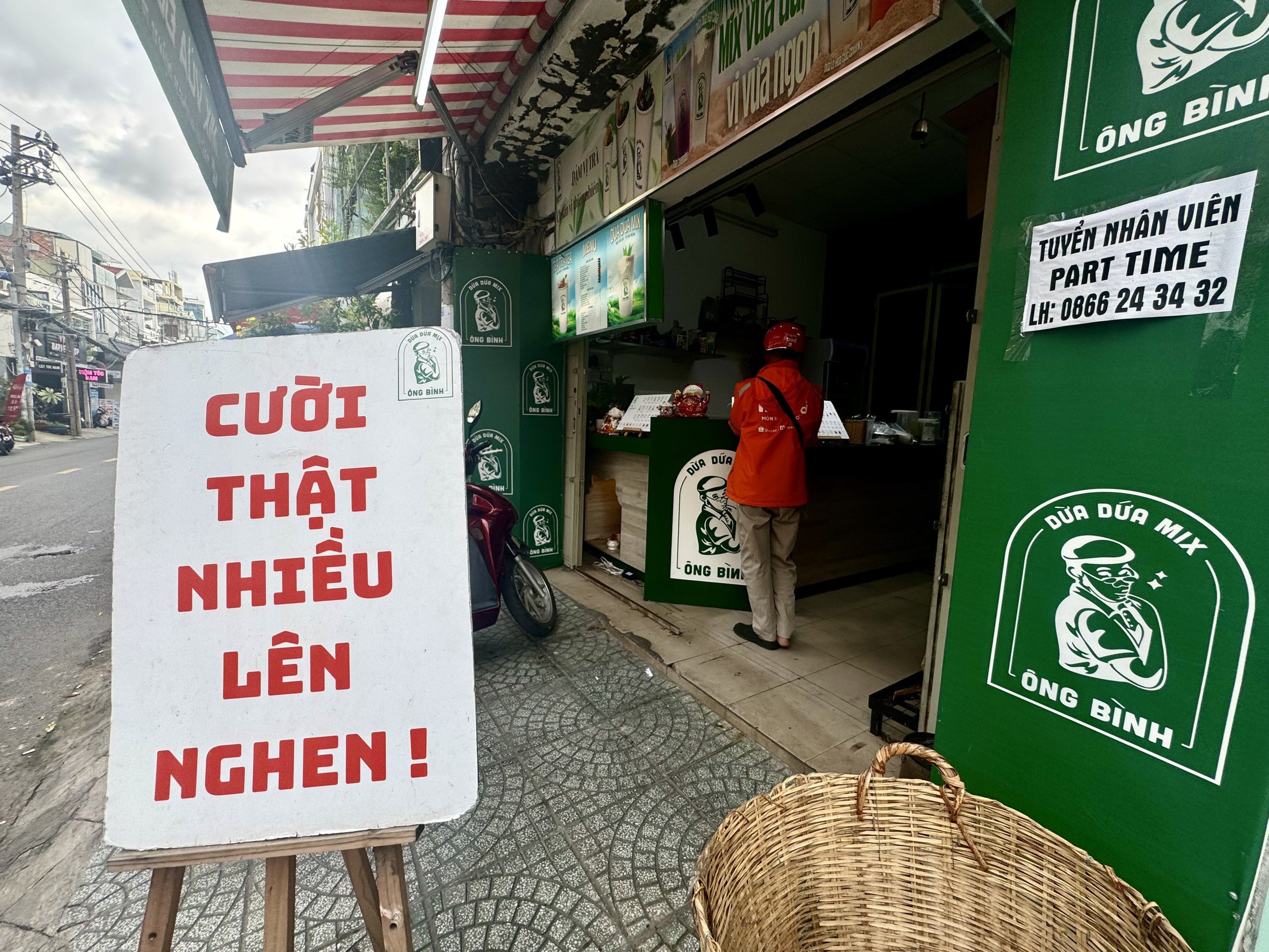 Bảng hiệu dễ thương ở quán cà phê, tiệm tóc TP.HCM: Ai đi ngang cũng mỉm cười- Ảnh 4.