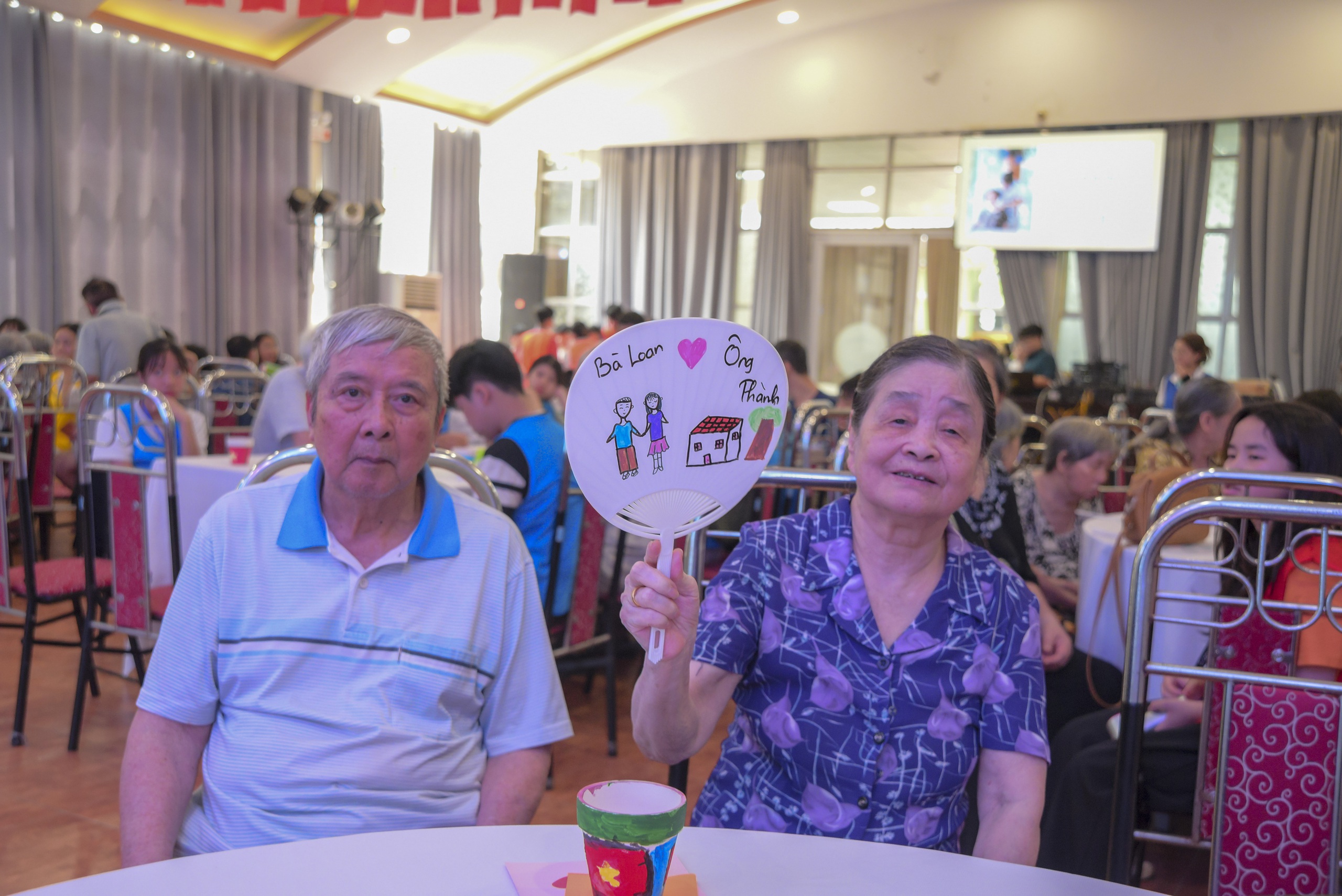 Tuổi teen và bài học yêu thương từ viện dưỡng lão - Ảnh 13.