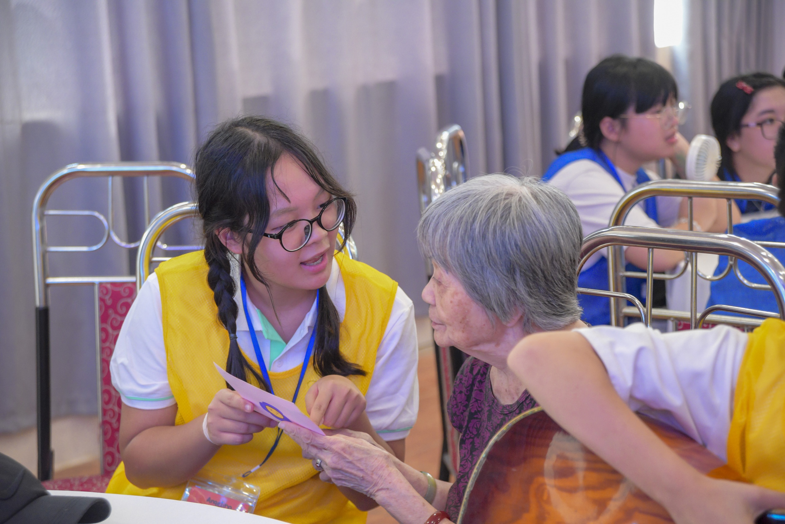 Tuổi teen và bài học yêu thương từ viện dưỡng lão - Ảnh 16.