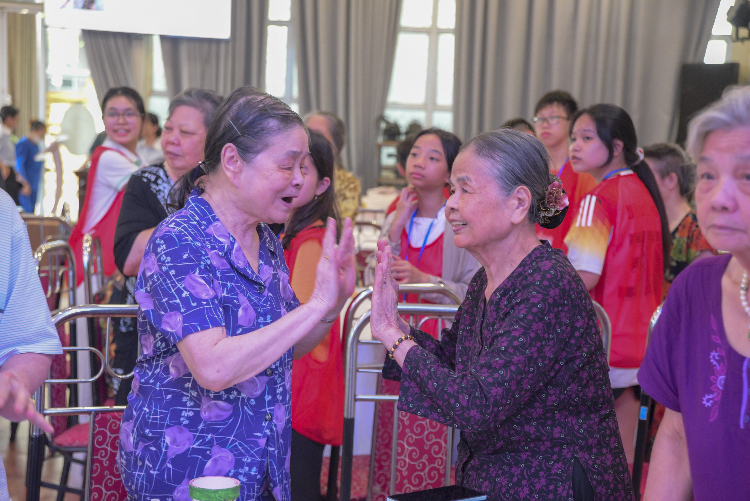 Tuổi teen và bài học yêu thương từ viện dưỡng lão - Ảnh 17.