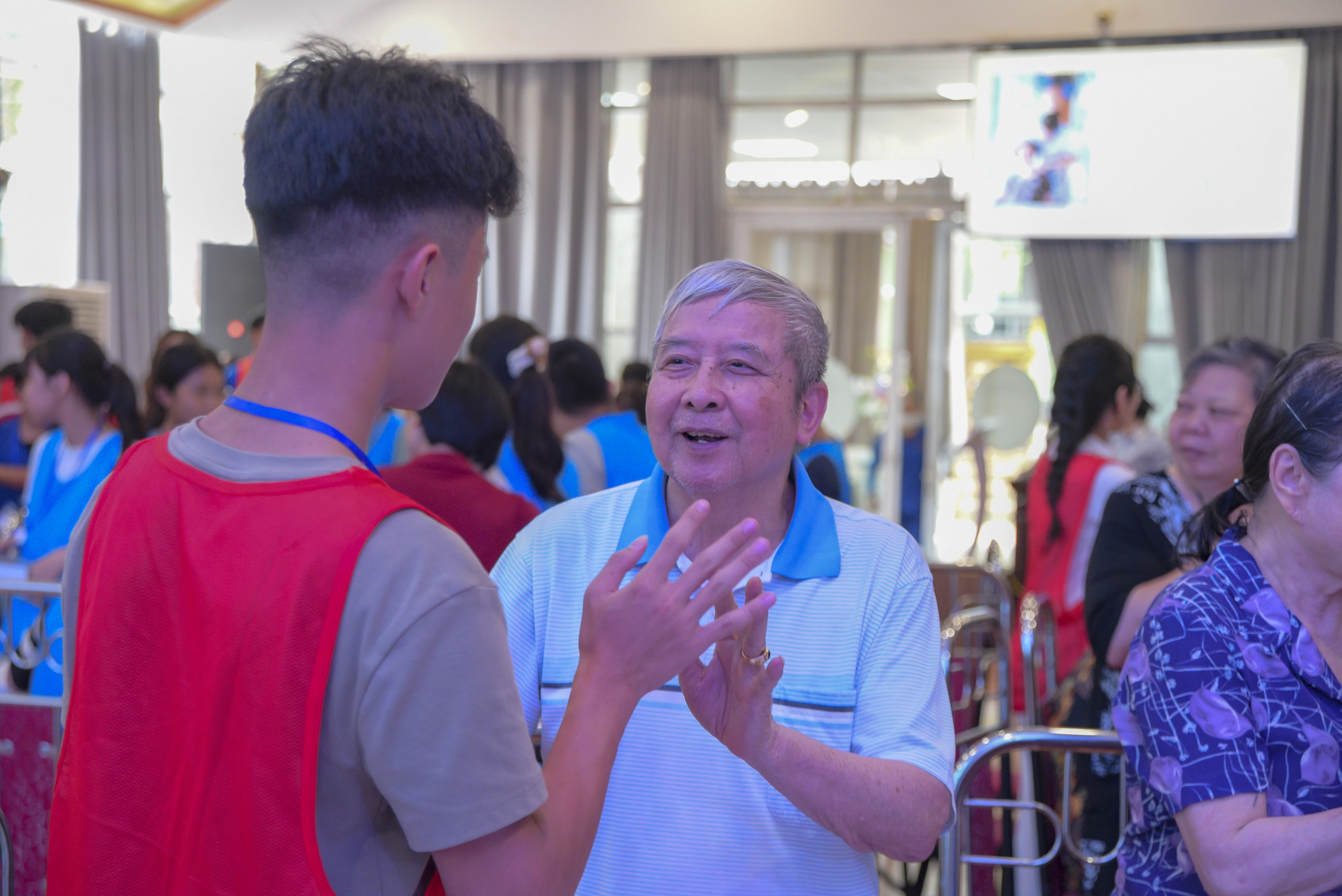 Tuổi teen và bài học yêu thương từ viện dưỡng lão - Ảnh 18.