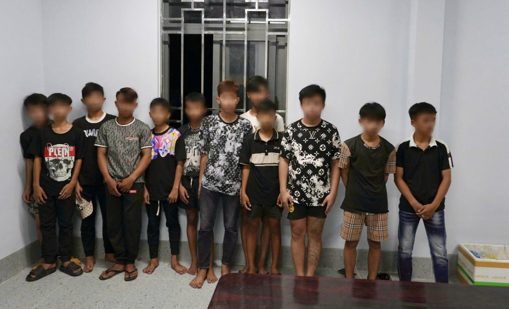 Lâm Đồng: 2 nhóm đem hung khí đi hỗn chiến, 16 người bị khởi tố- Ảnh 2. Lâm Đồng: 2 nhóm đem hung khí đi hỗn chiến, 16 người bị khởi tố- Ảnh 2.